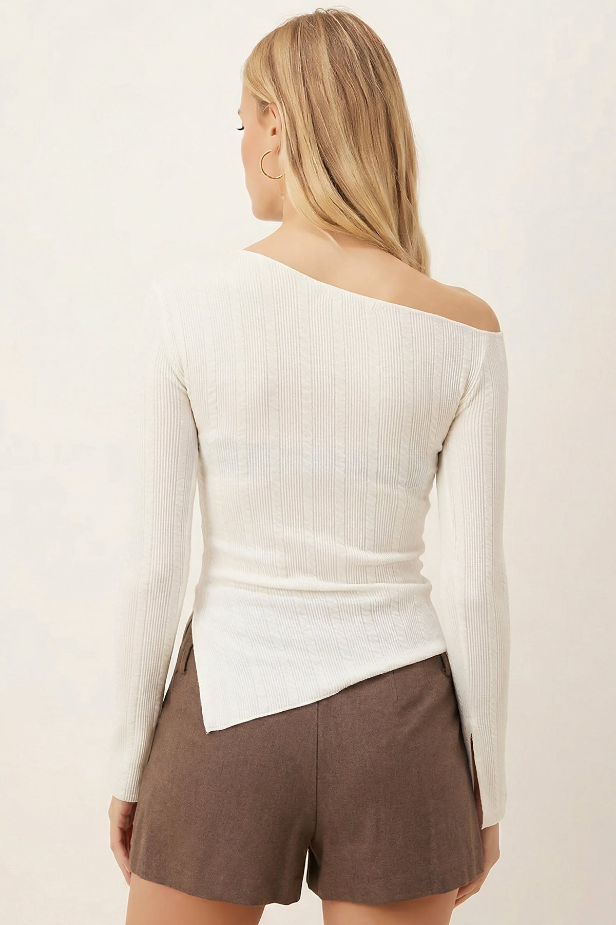 Women's White Asymmetric Collar Side Slit Blouse ARM-26K001066