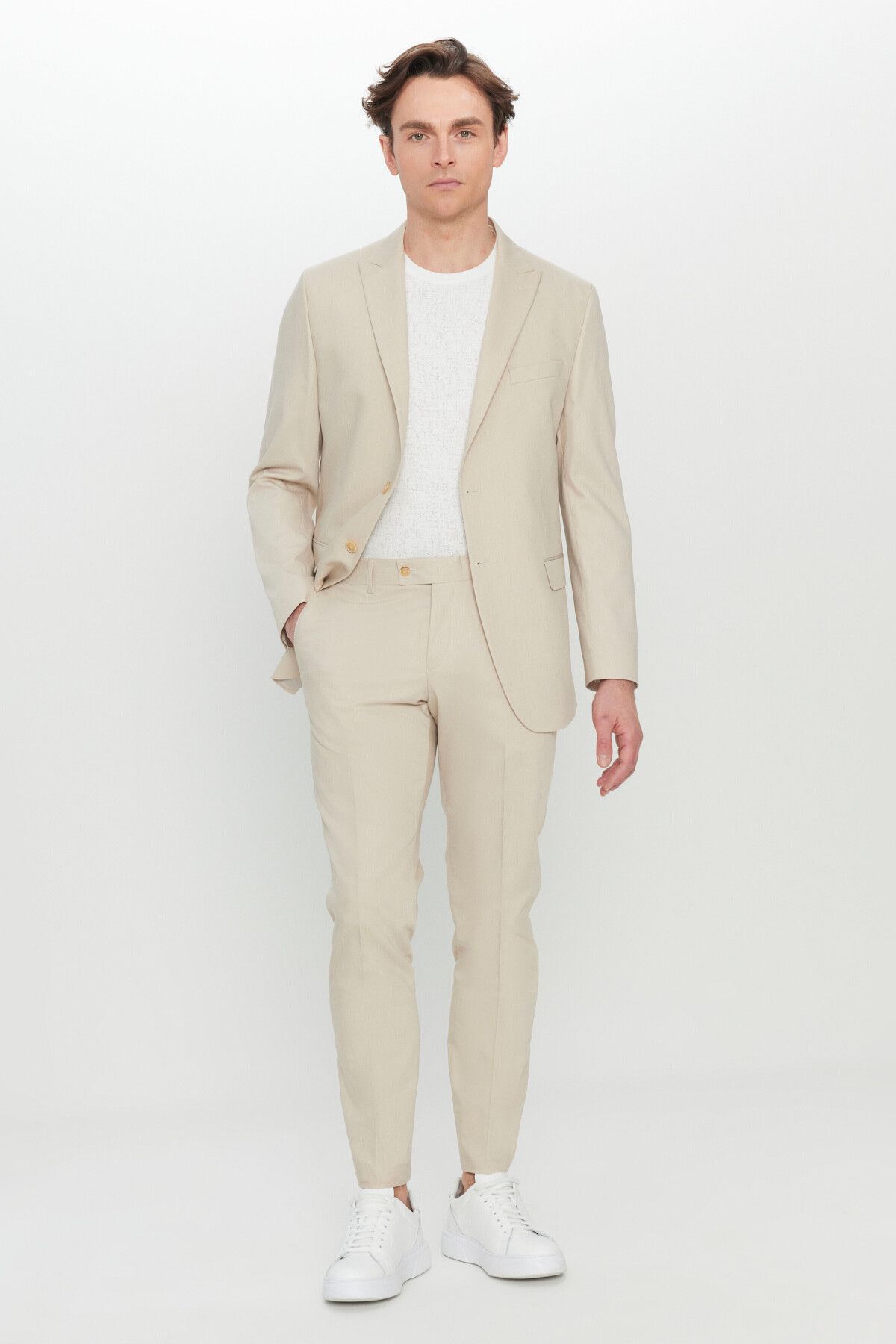 Men's Beige Slim Fit Narrow Cut Swallow Cover Pocket Flexible Suit