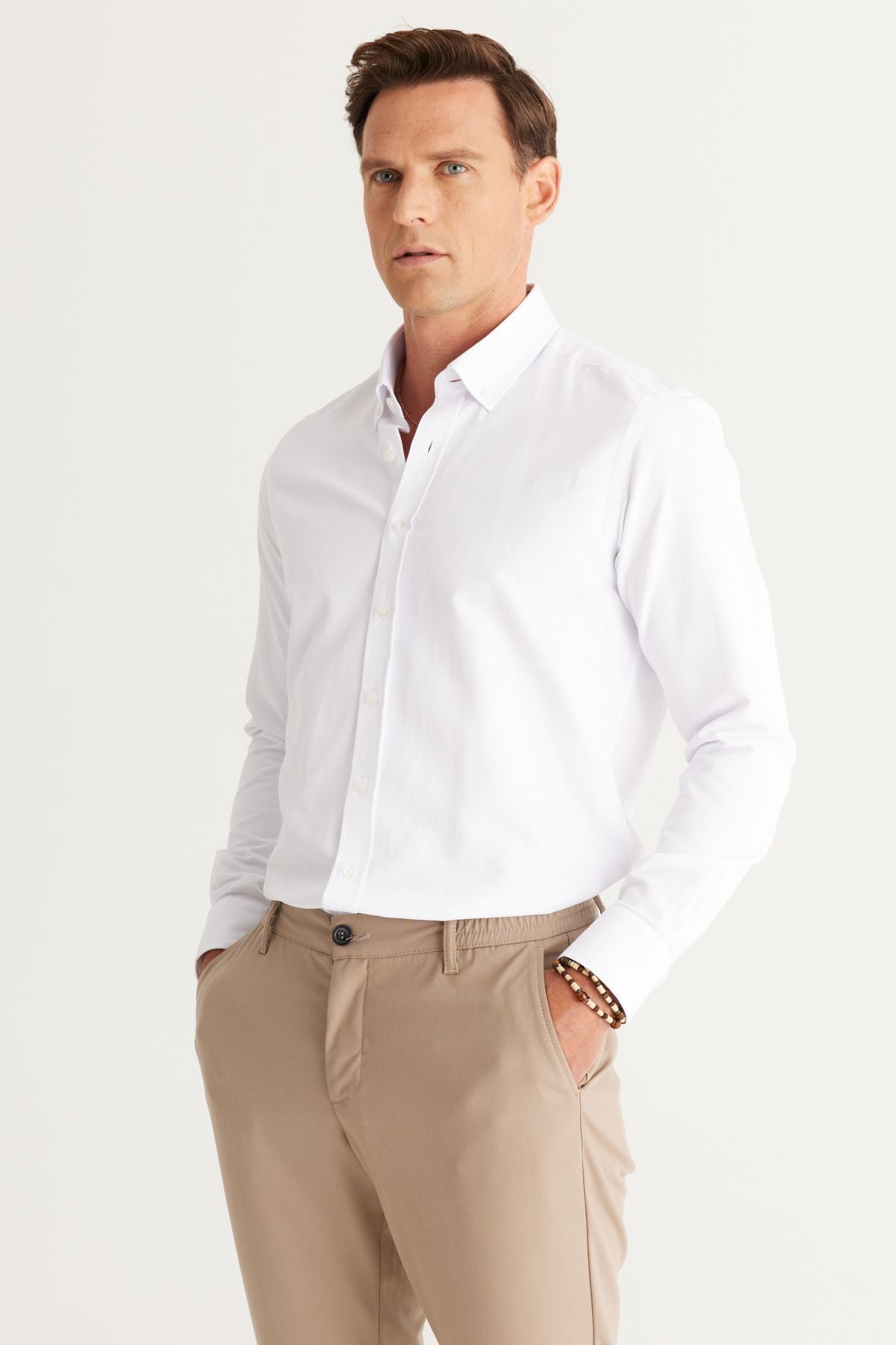 Men's white easy ironable slim fit narrow cut Oxford buttoned collar Acolved cotton shirt