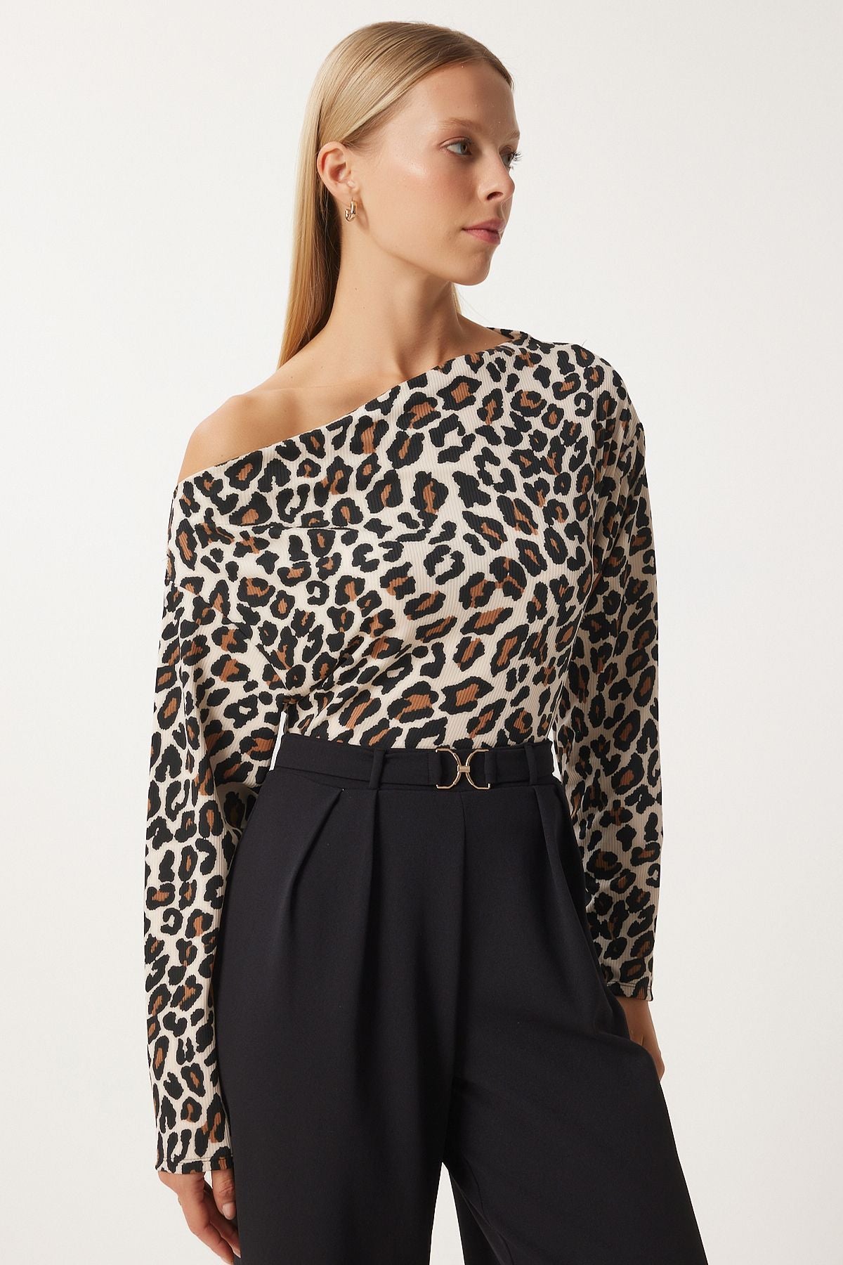 Female Beige Brown Leopard Patterned One Shoulder Wick Knitting Blouse FF00166