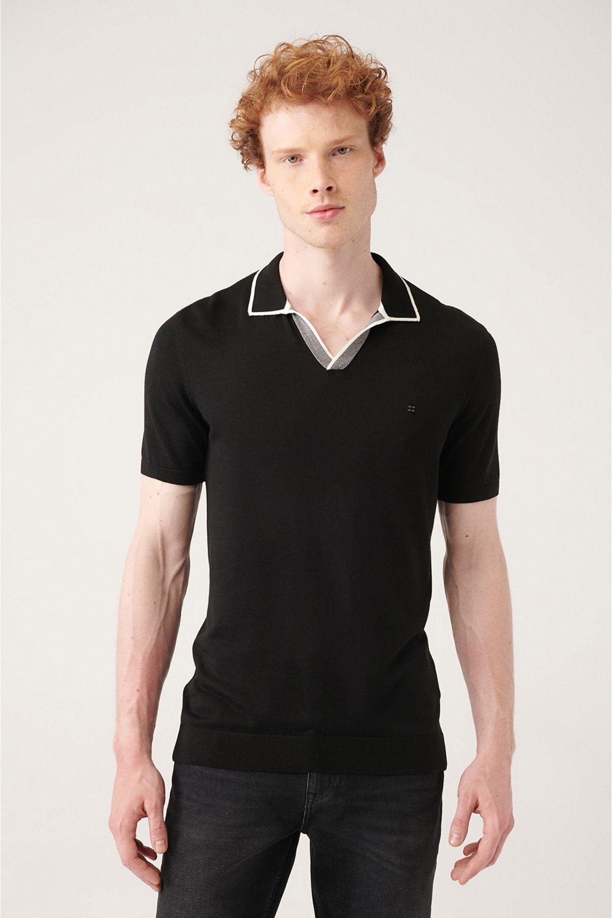 Men's black button-free patı line detailed riban knitwear T-shirt A31y5110