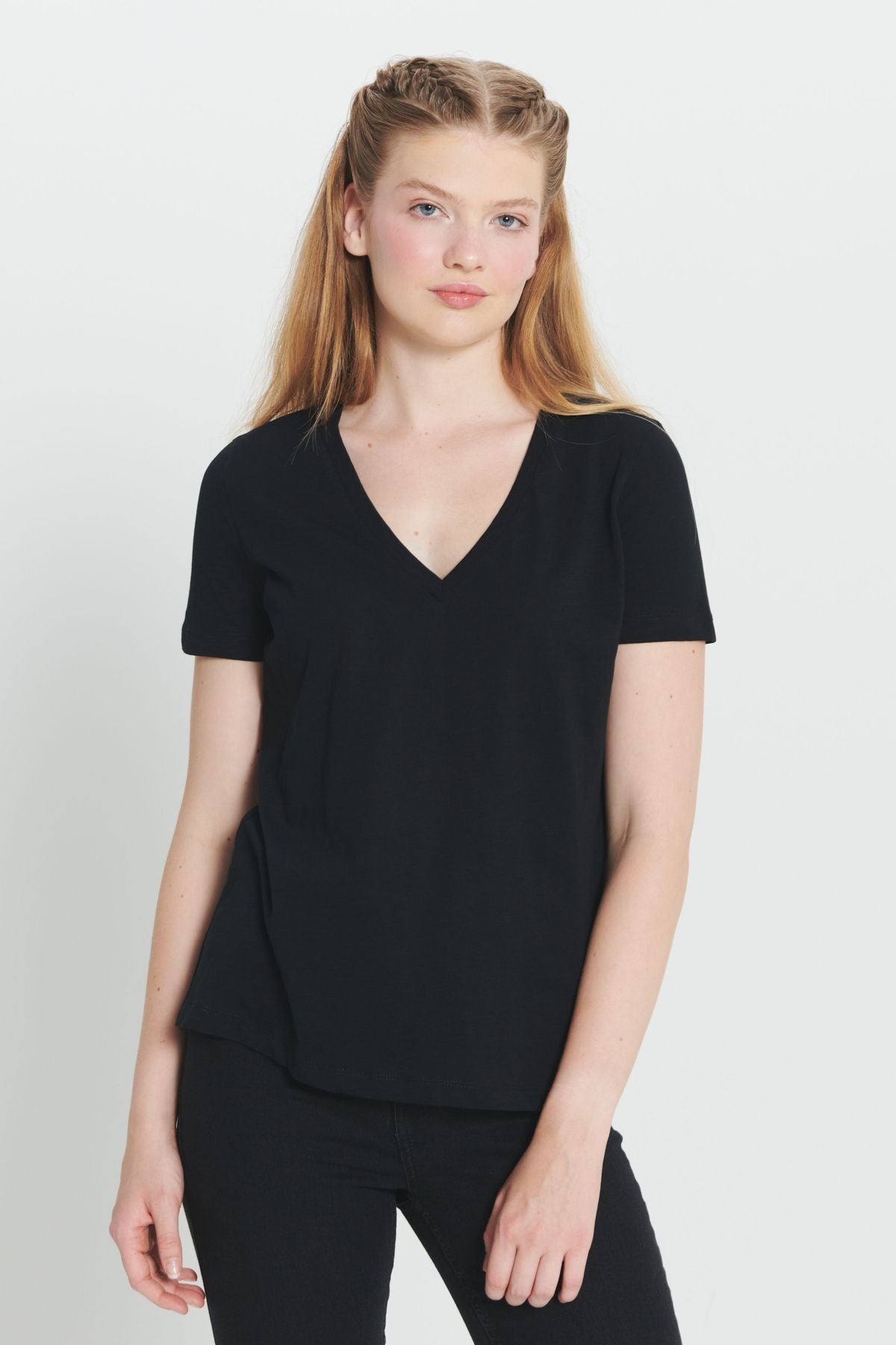 Female Black 100 %Cotton Standard Fit Normal Cut V -Neck Basic T -shirt