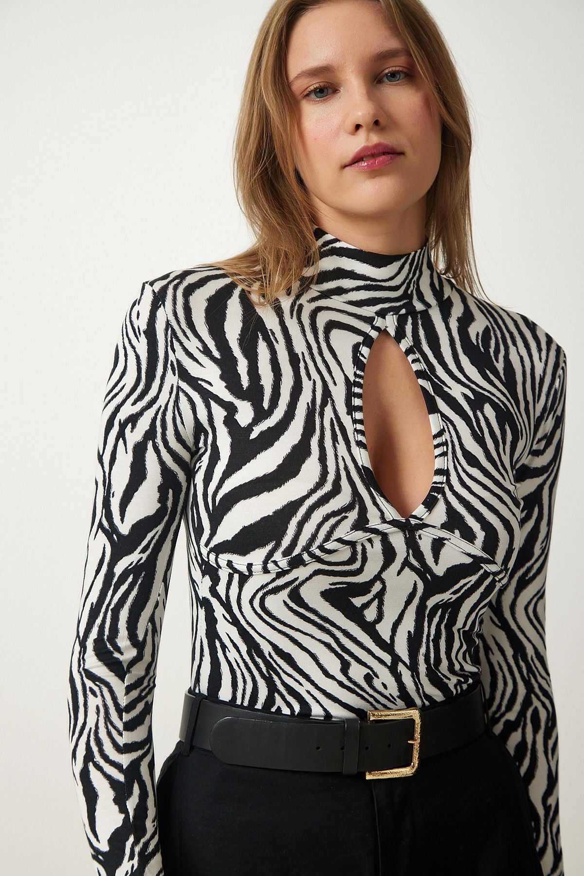Woman White Cut Out Detailed Patterned Knitting Blouse RX00037