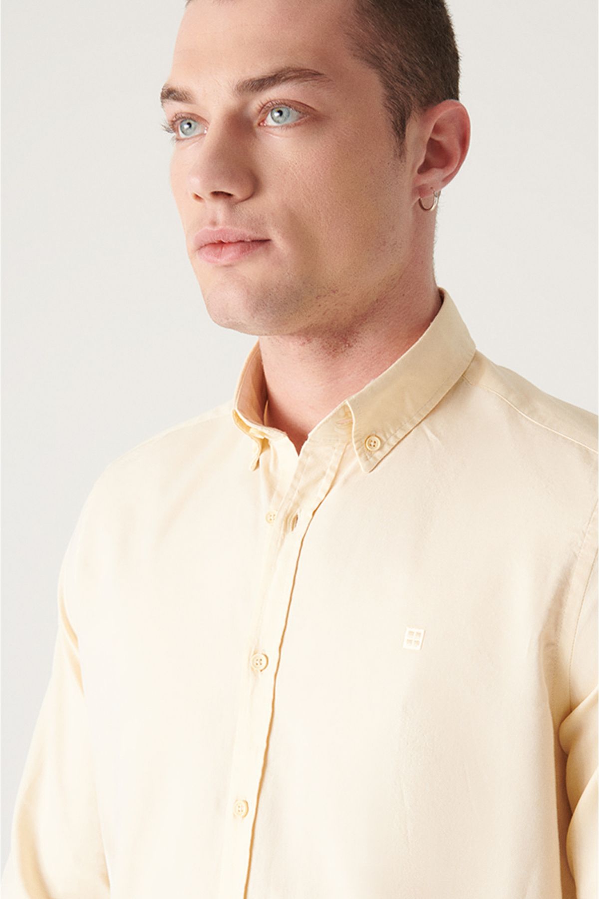 Men's light yellow oxford 100 %cotton button with collar shirt B002003