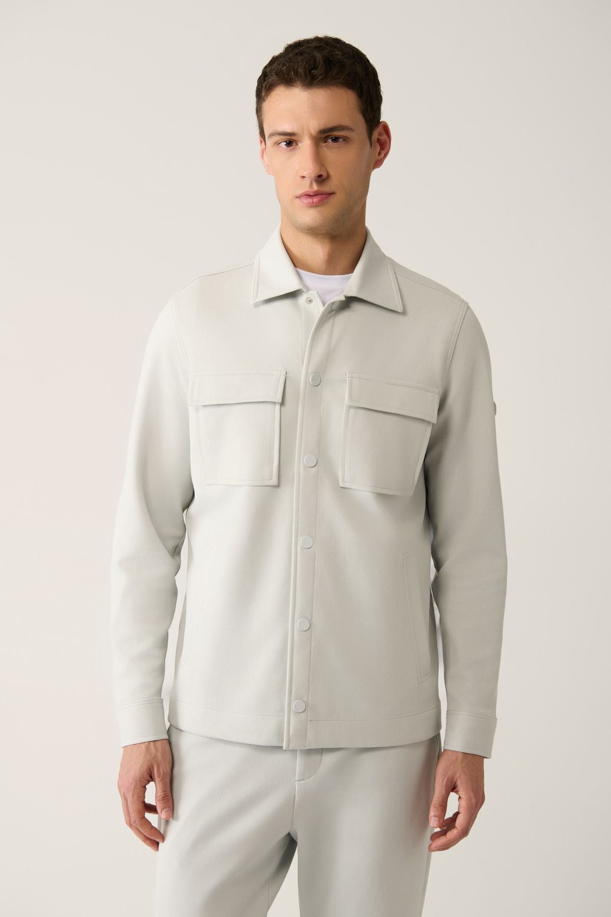 Men's light gray classic collar diagonel double pocket lid shirt A41y2048