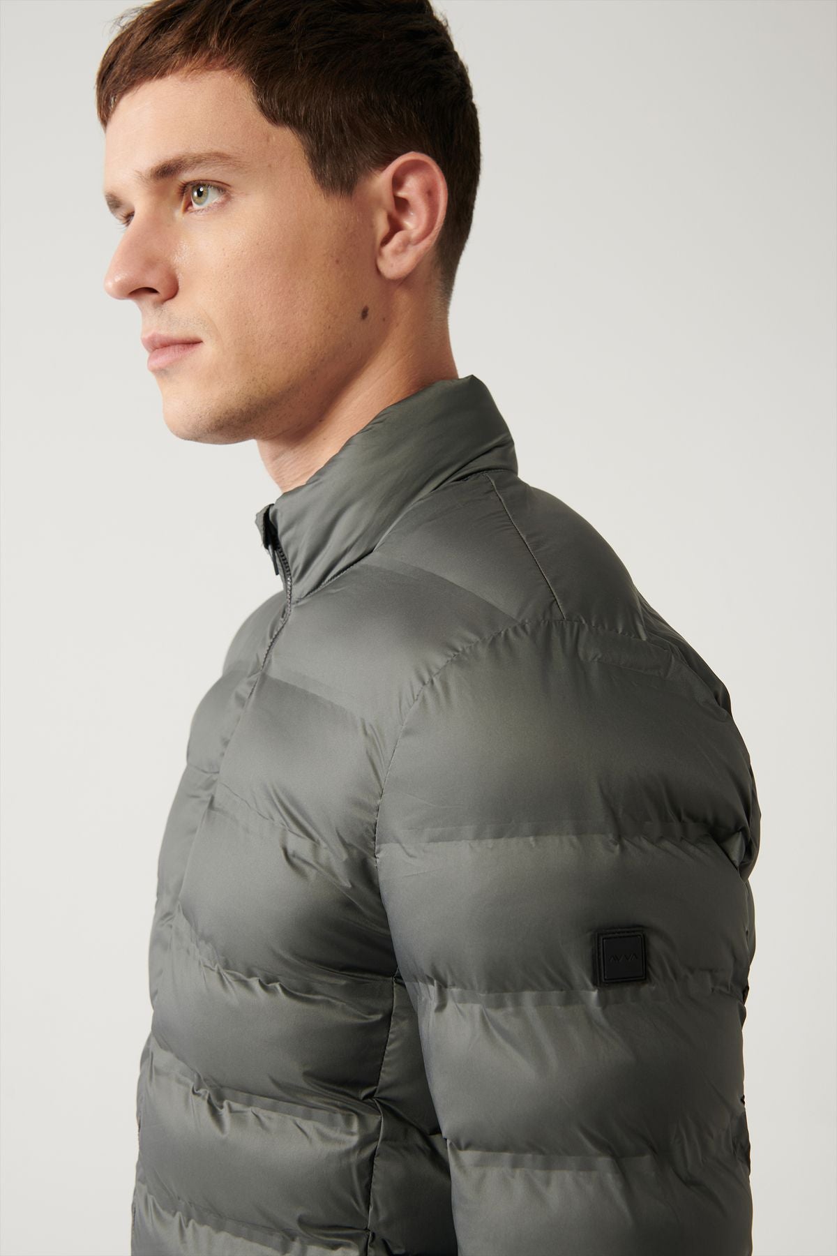 Men's anthracite upright collar water repulsive windproof light swelling coat E006019