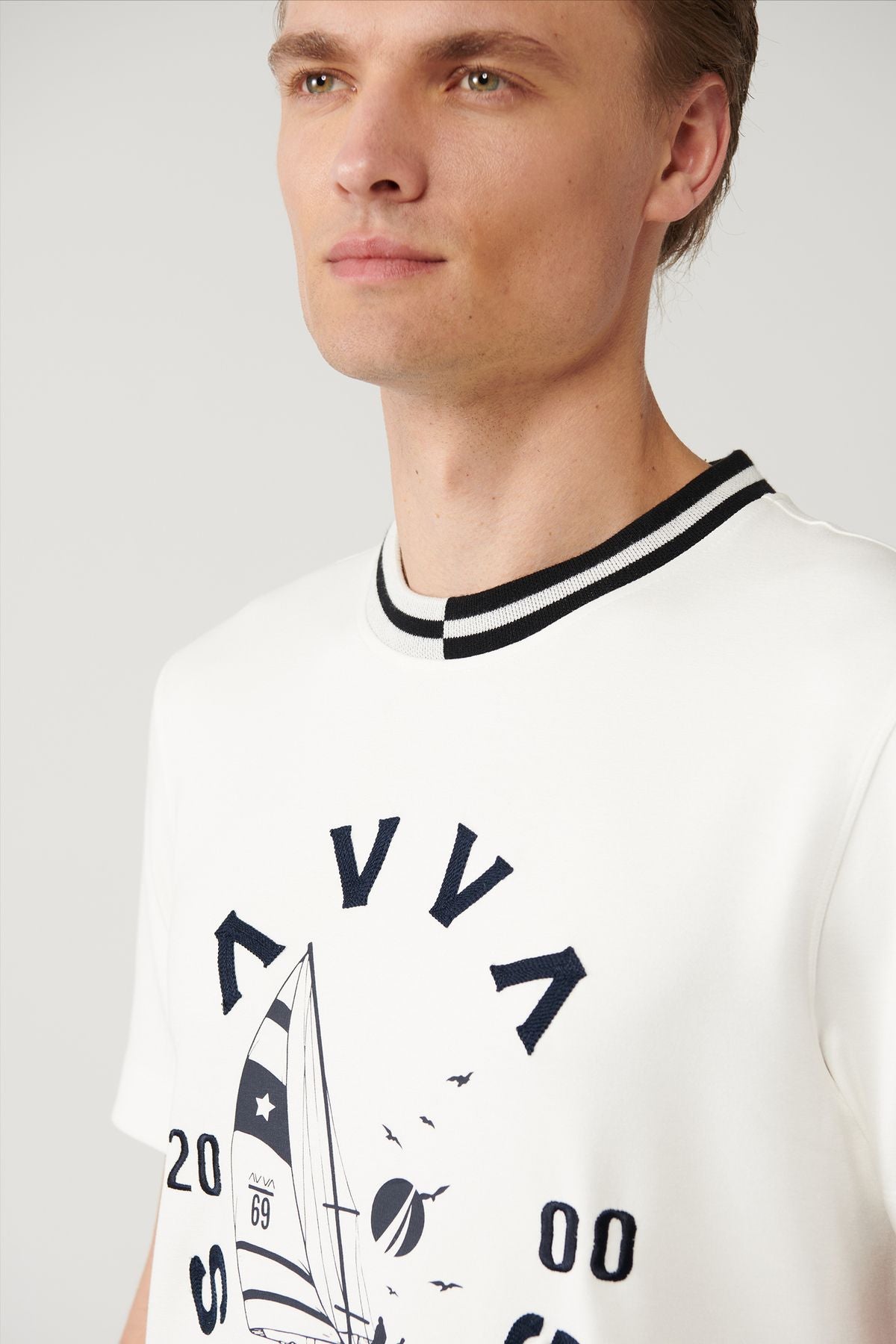 Men's White Soft Touch Bicycle Collar Printed and Embroidered T-Shirt A41y1334