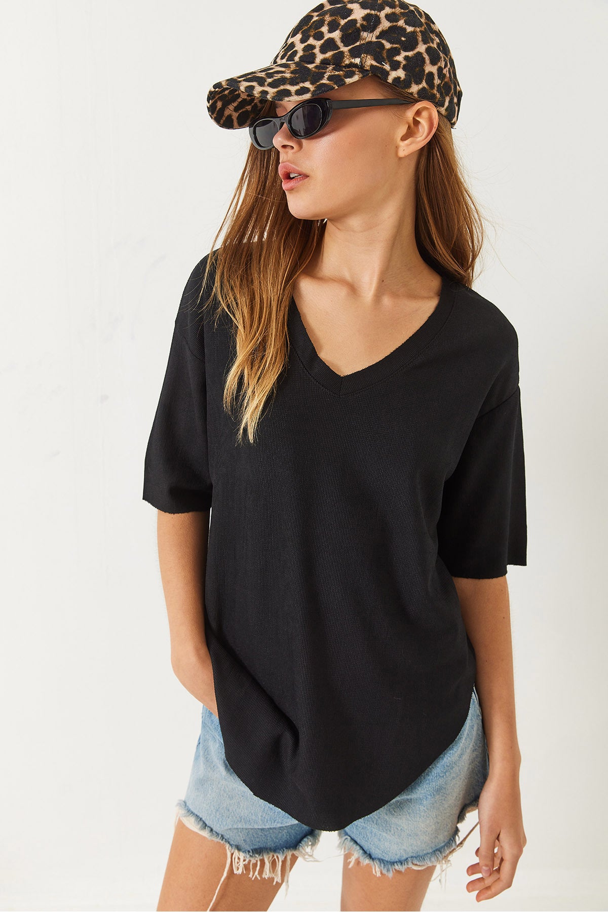 Women's V-Neck Oval Cut Wrinkled Basic T-Shirt 60261484