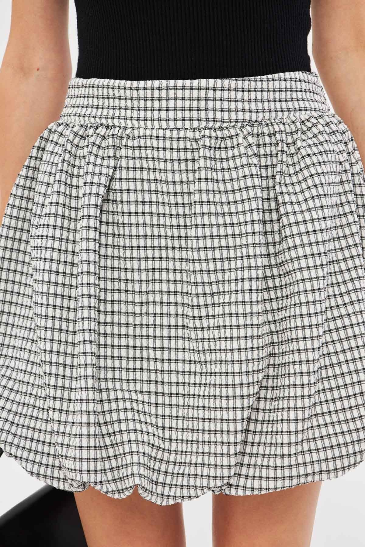 Female Black Plaid Fabric Behind Rubber Side Zippered Balloon Skirt ARM-24Y001107