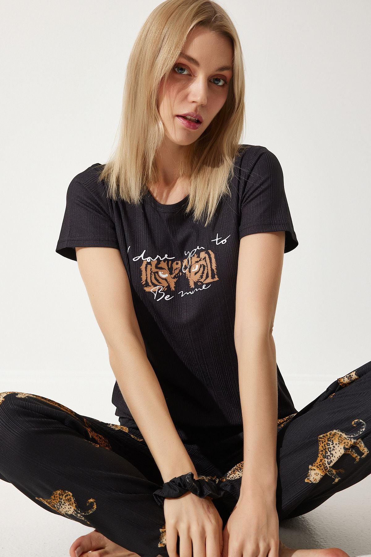 Women's black tiger patterned buckle t-shirt pants knitting pajama set FP00004