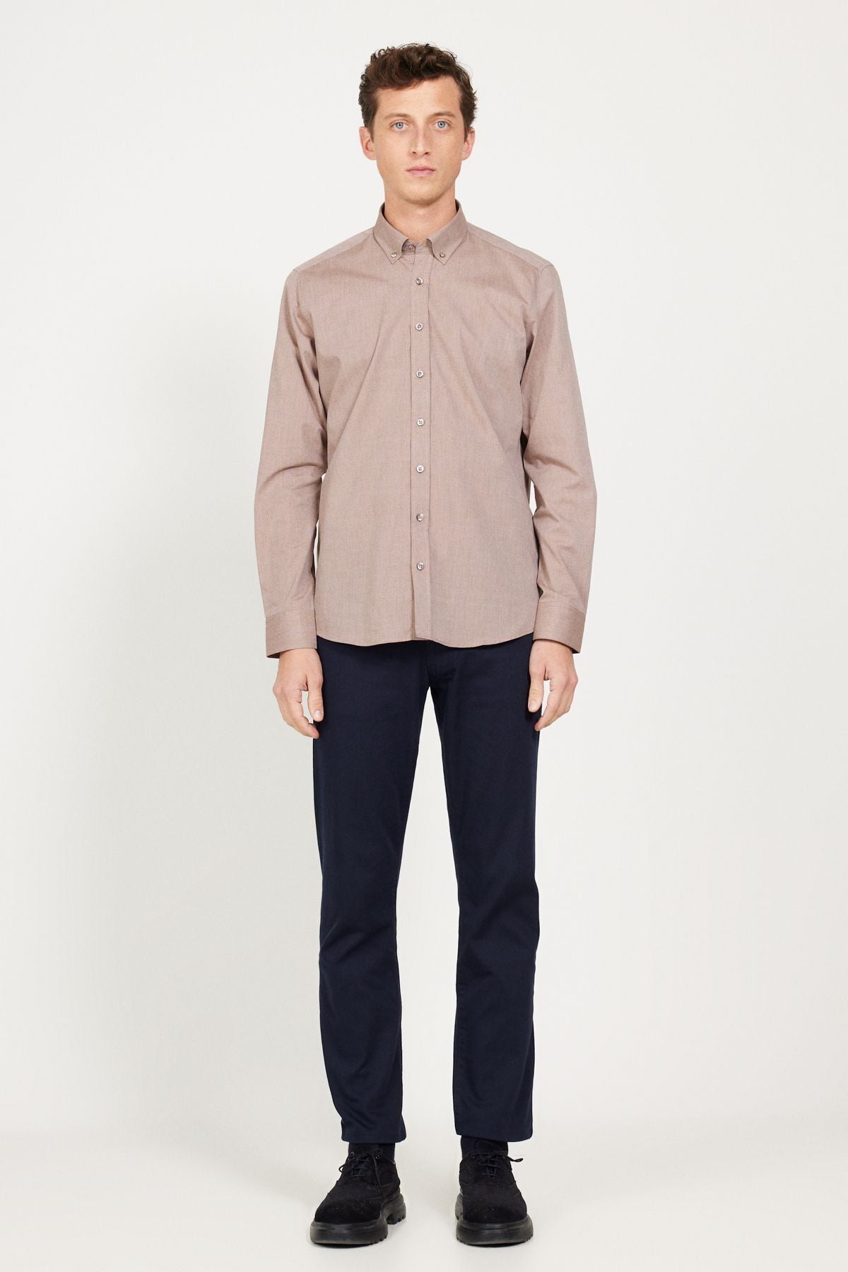 Men's brown slim fit narrow cut buttoned shirt with collar pattern