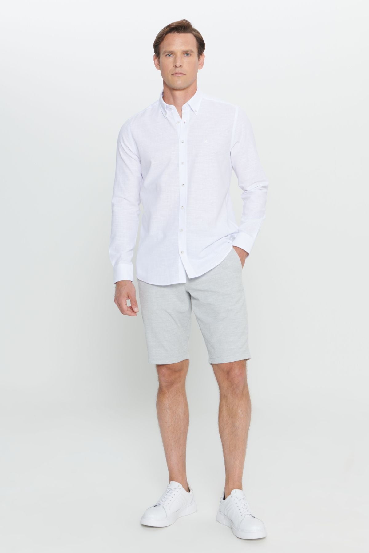 Men's gray slim fit narrow cutting side pocket with wafer patterned shorts