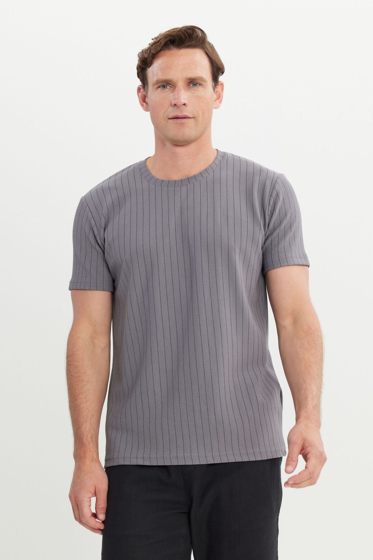 Men's gray slim fit narrow cut bicycle collar flexible t -shirt