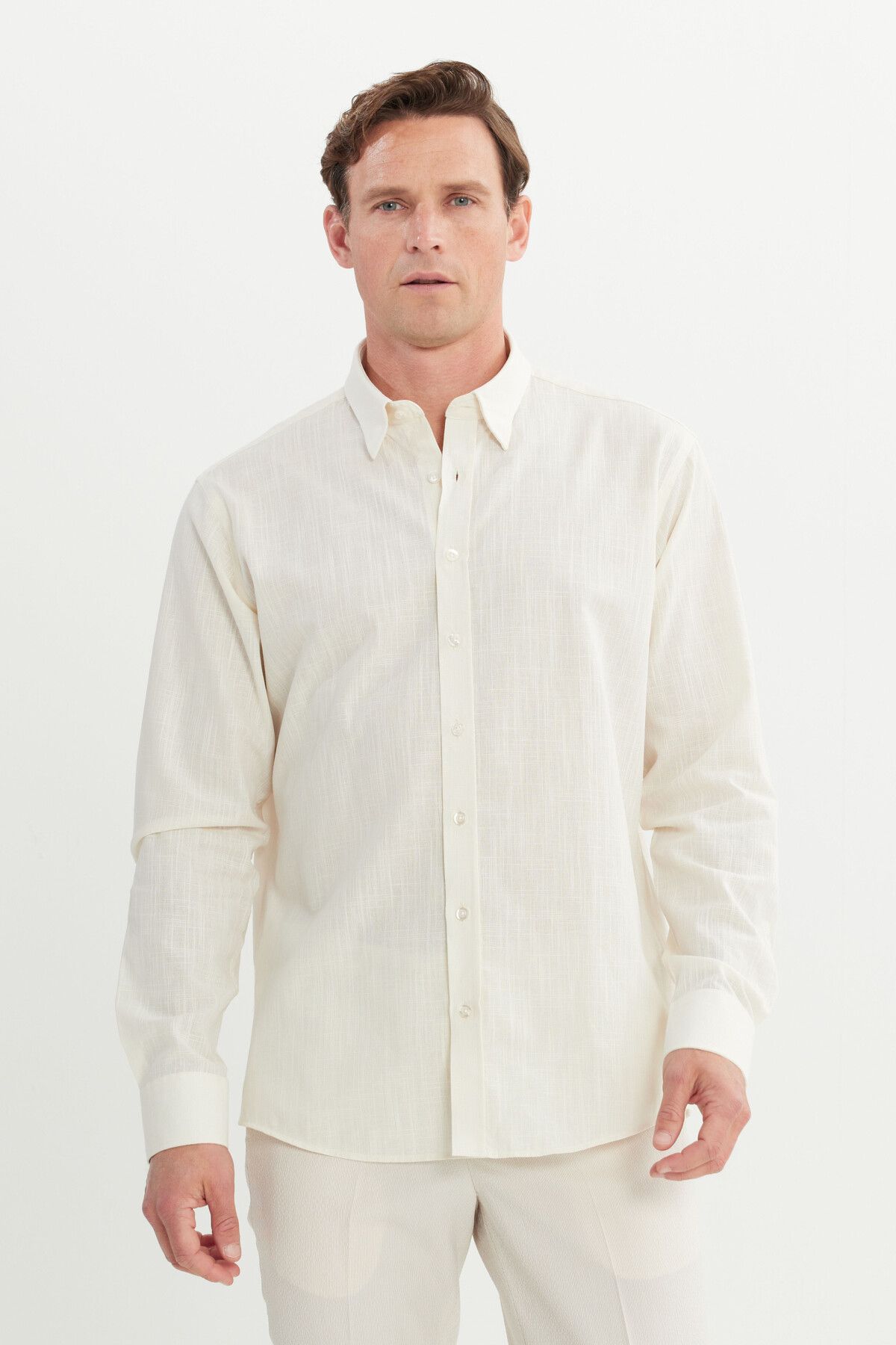 Male Ecru Comfort Fit Casual Cut Hidden button collar 100 %cotton pennant shirt