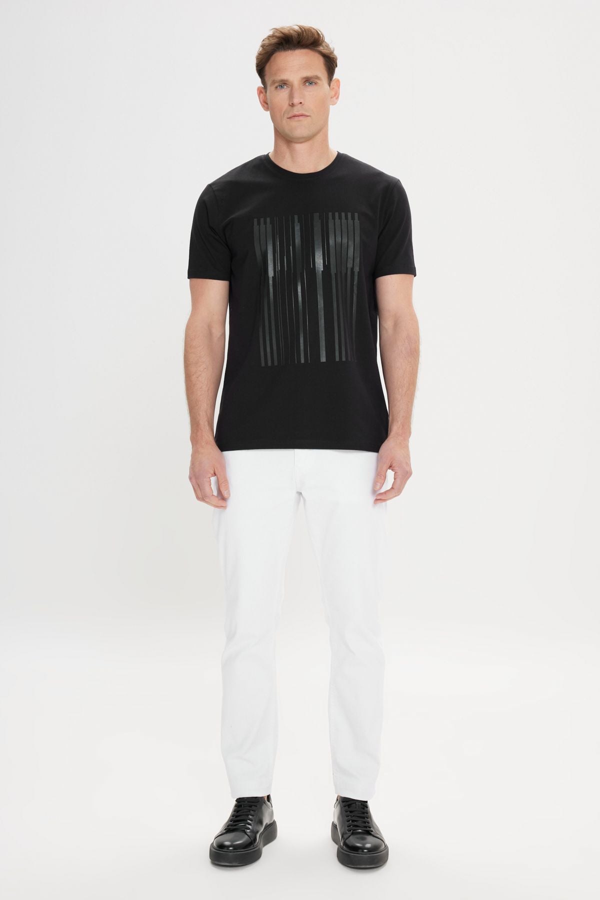Men's black slim fit narrow cut cotton printed bike collar t -shirt