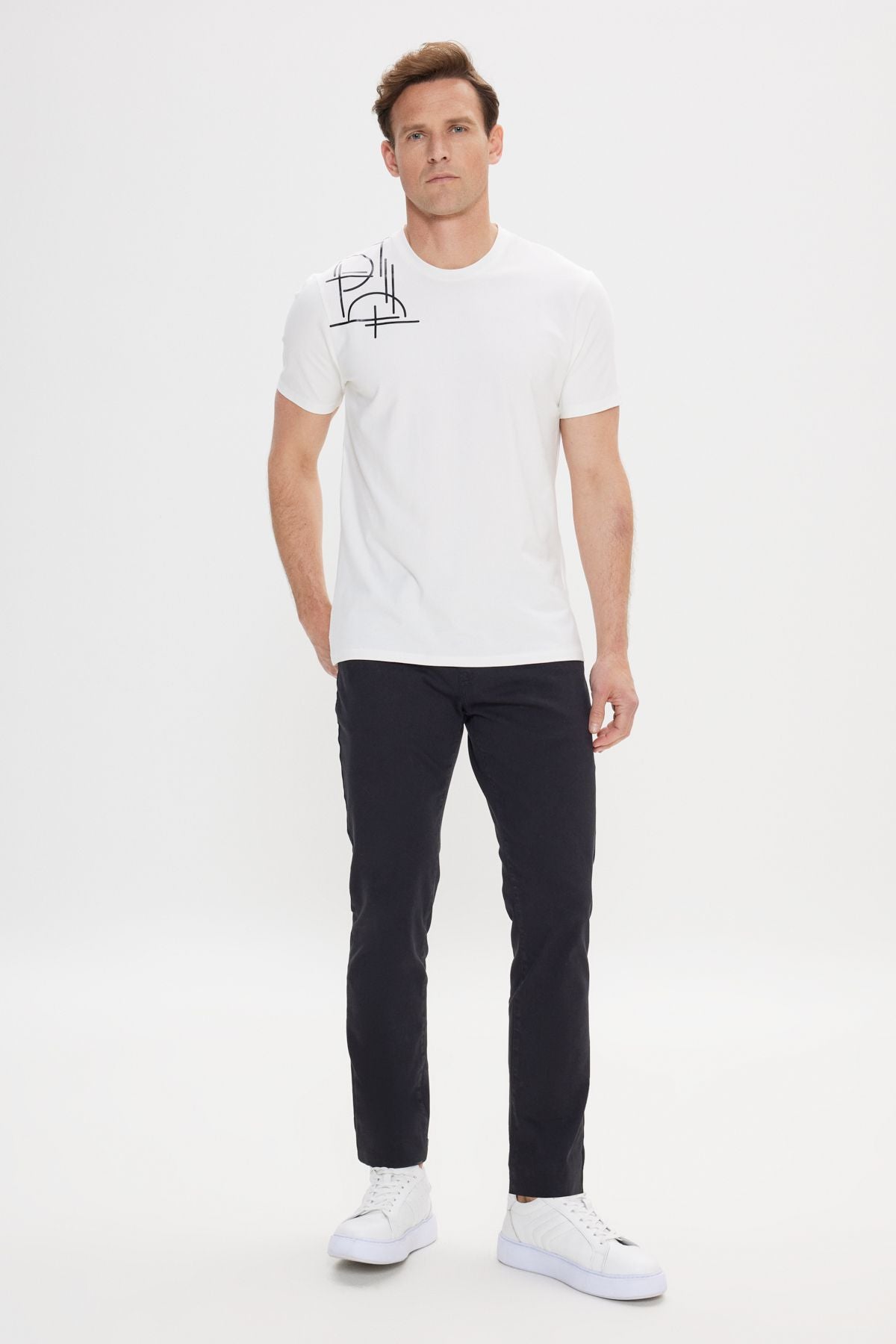 Men's white slim fit narrow cut cotton flexible printed printed bike collar t -shirt