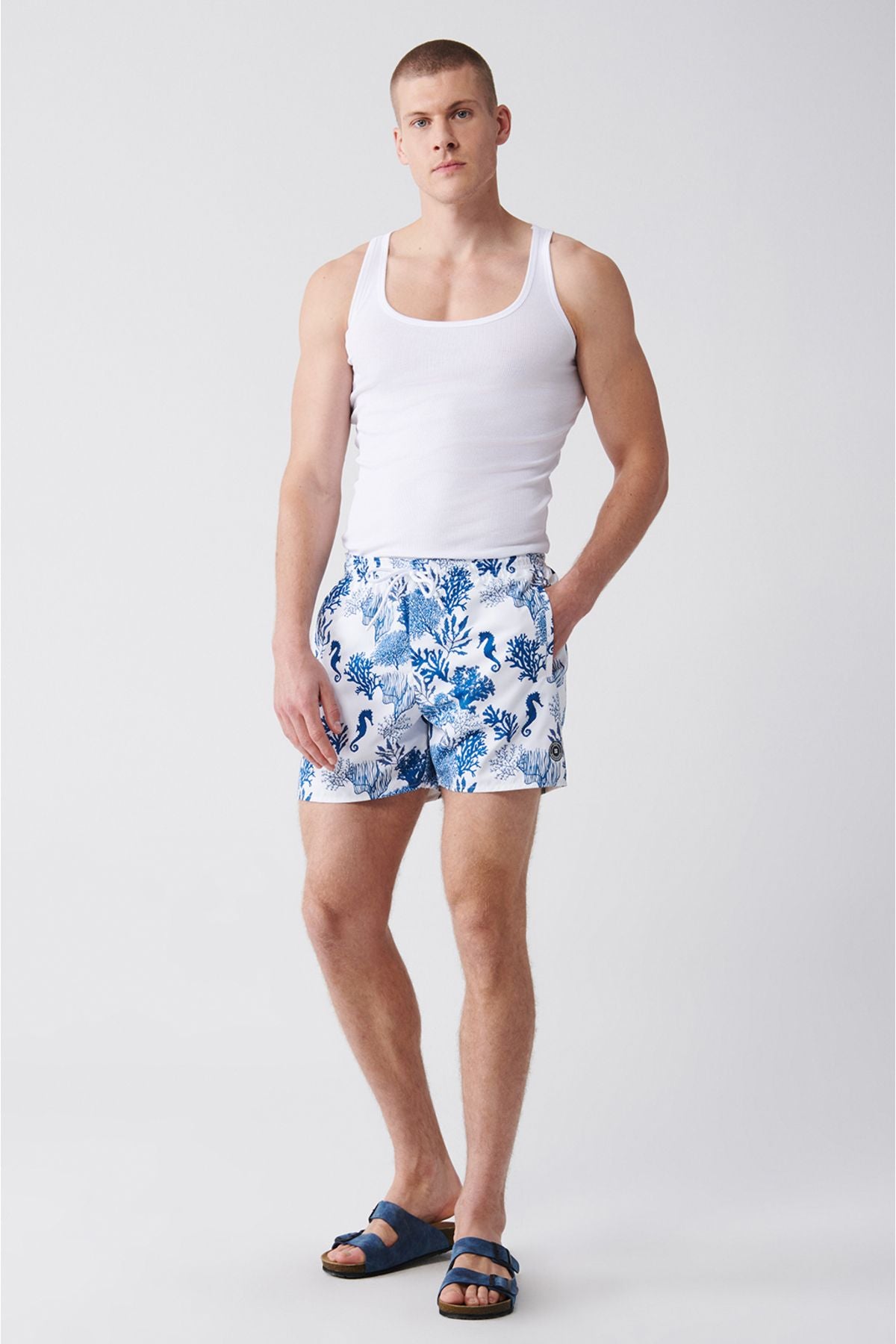 Men's open navy blue fast -drying printed standard size swimsuit sea shorts E003802