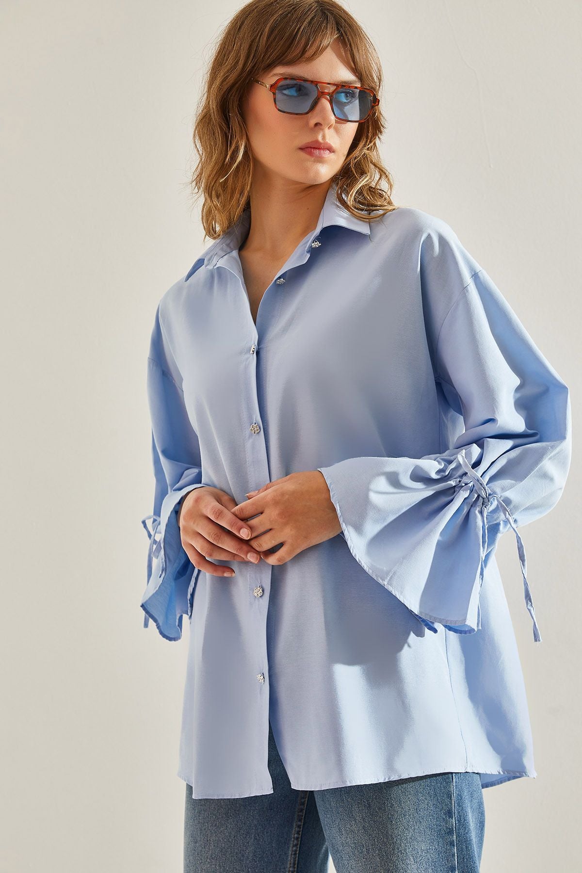 Behind the woman Pilise Pilise Detailed Stone Button Arm Shirred Shirt 60251128