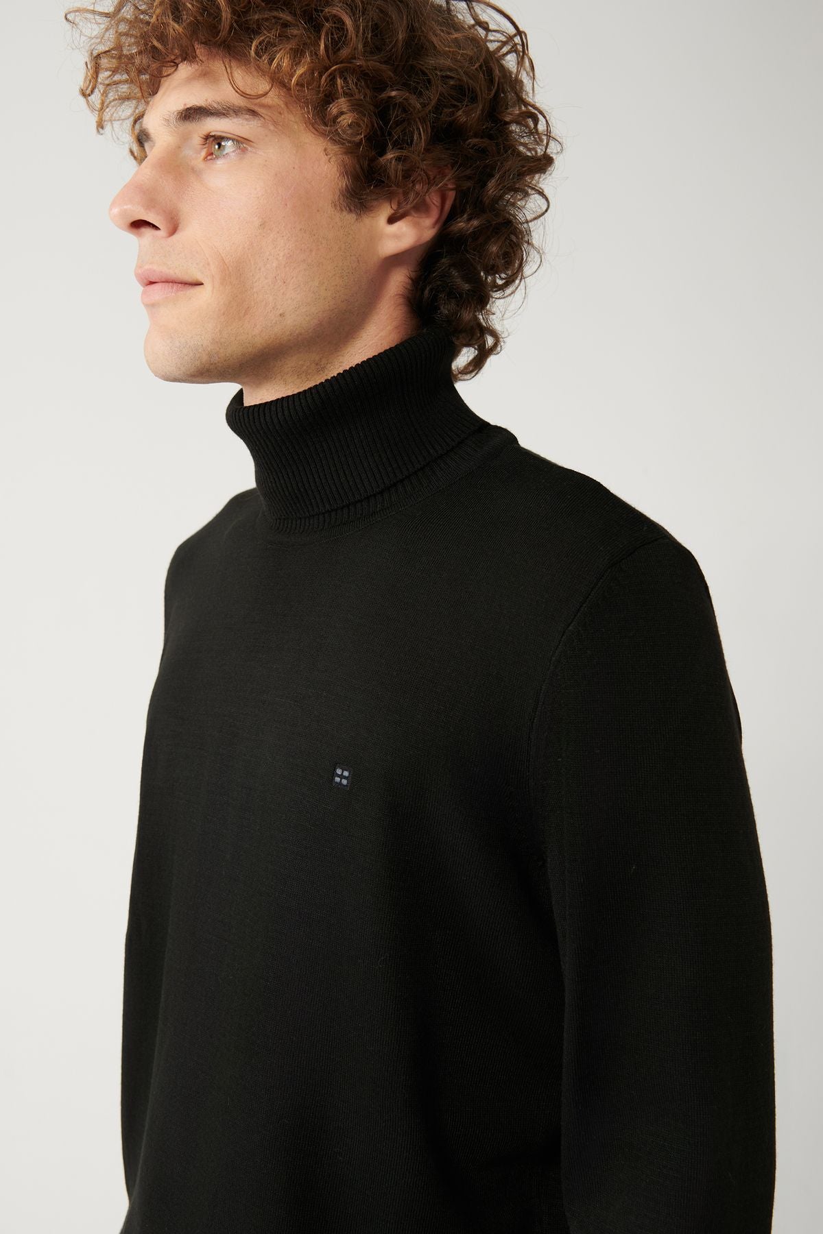 Men's black full fisherman collar feathered knitwear sweater E005002