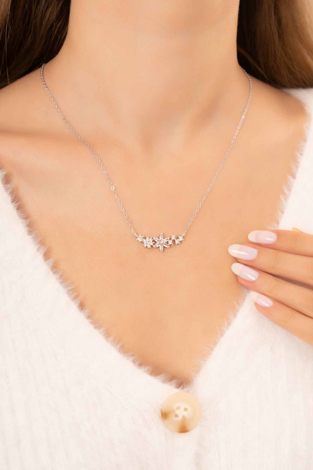 Remember Me Flower White Stone Silver Planeled Women Necklace