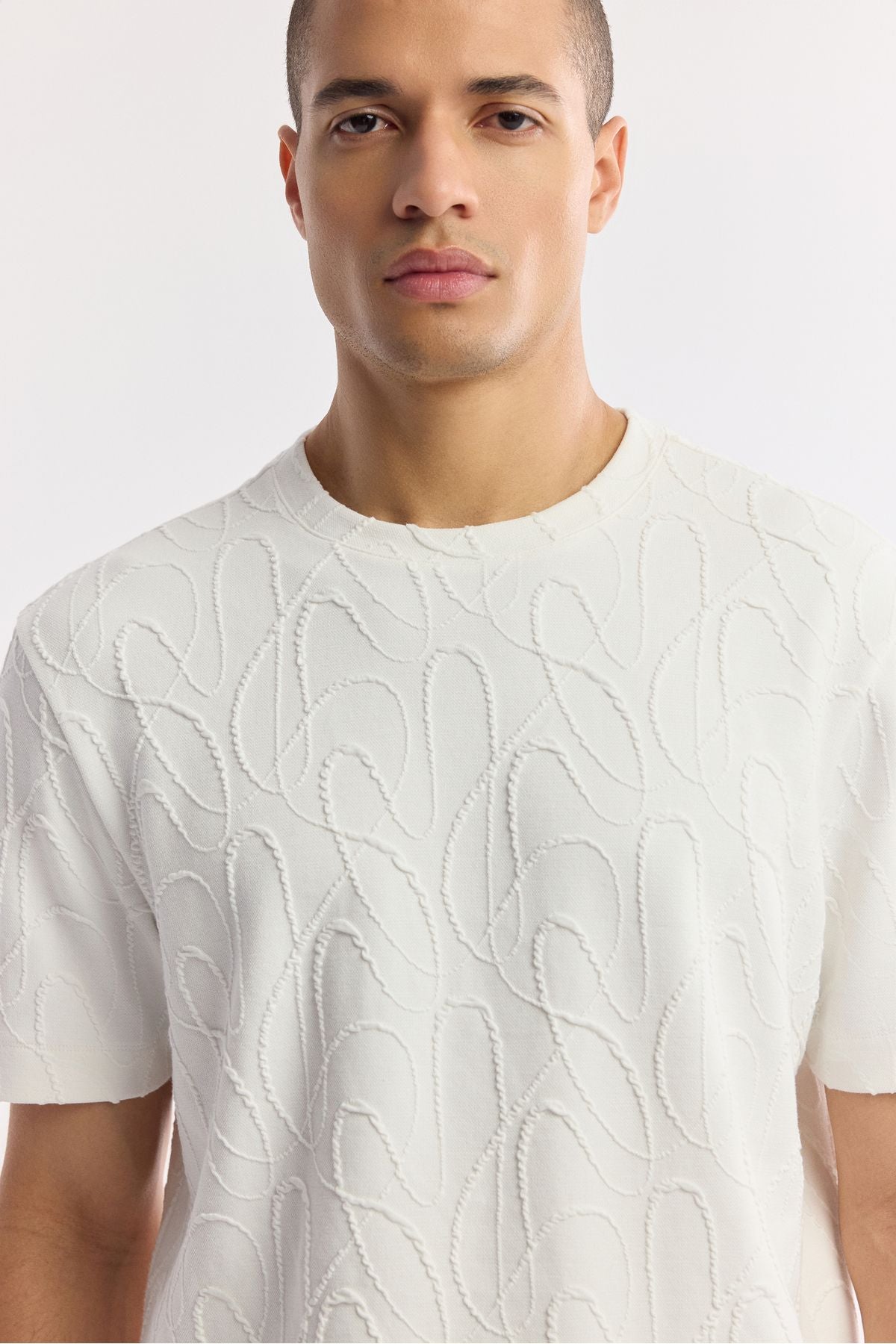 Men's white bike collar geometric jacquard patterned T-shirt A51y1122