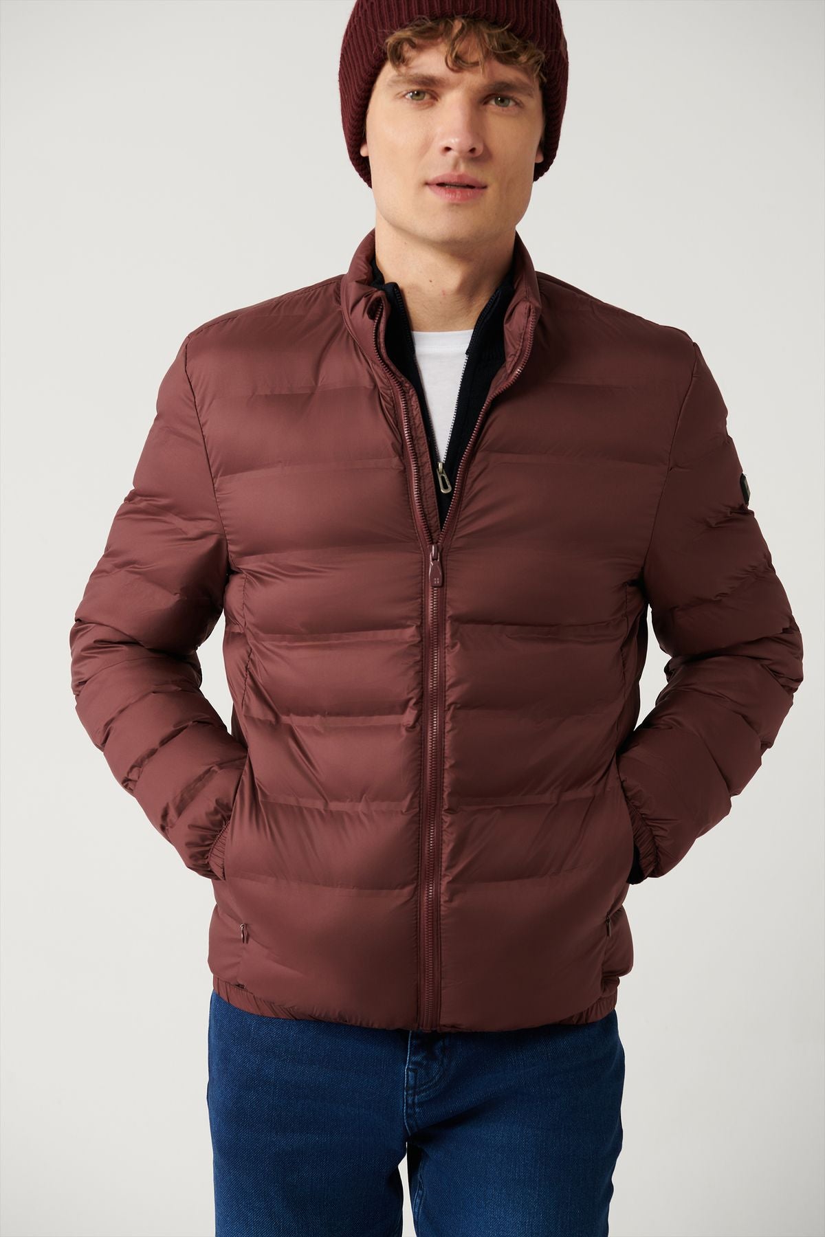 Men's burgundy upright collar water repulsive windproof light swelling coat E006019