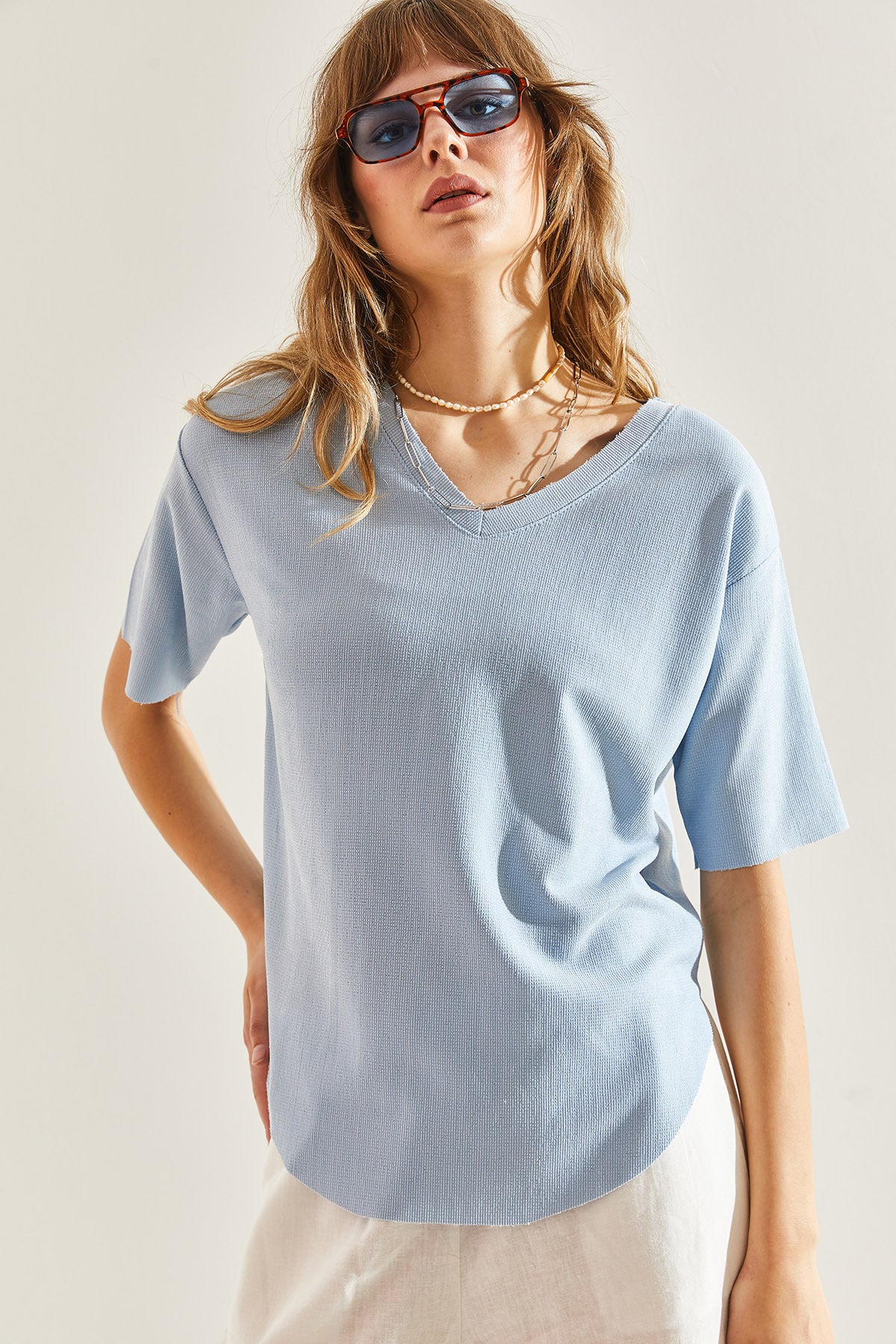 Women's V-Neck Oval Cut Wrinkled Fabric Blouse 60251094