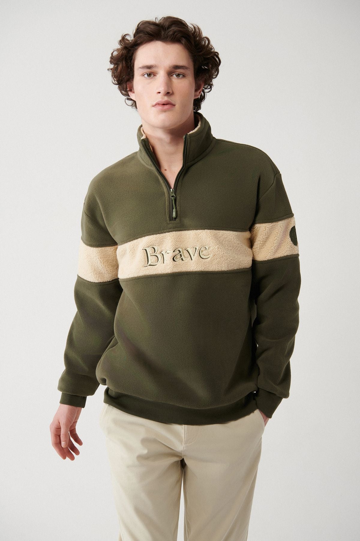Men's Khaki Cool -resistant half -zipper with steep collar piece polar sweatshirt A32y1298