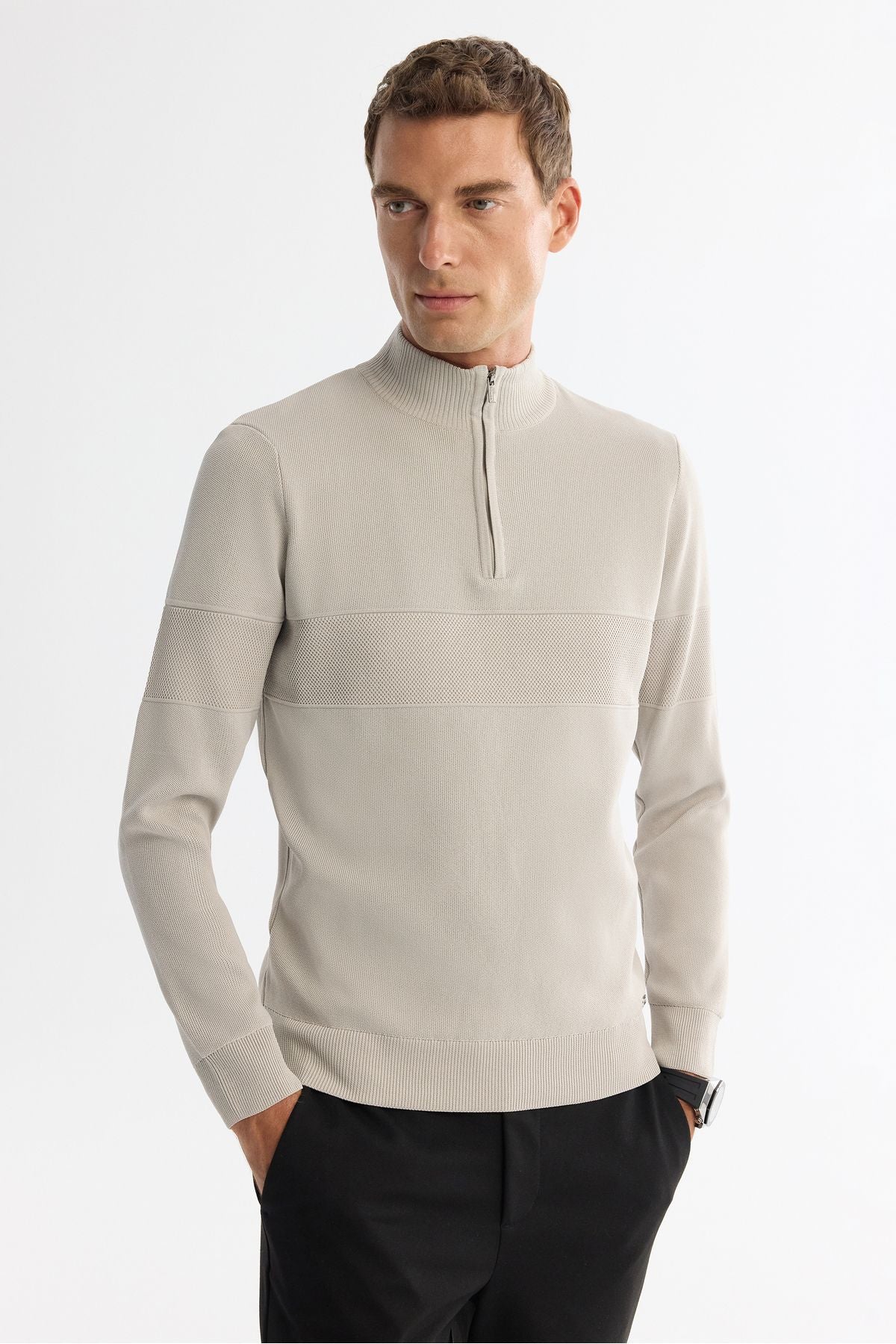 Men's light gray zipper upright collar front texture detailed knitwear sweater