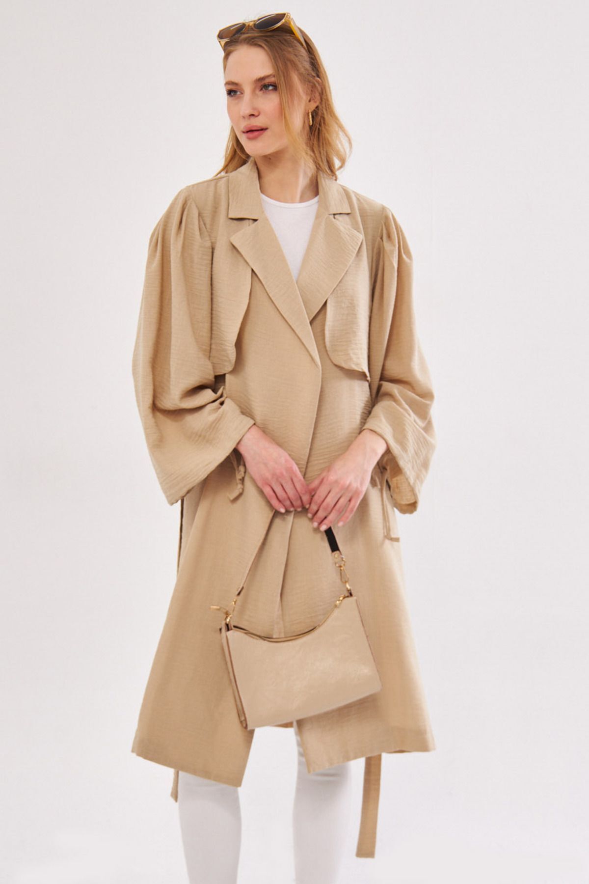 Female Beige Ennea Trench coat sleeves Pleated Belled Arm Mouth Lace Lace Detail Arm-24Y001030
