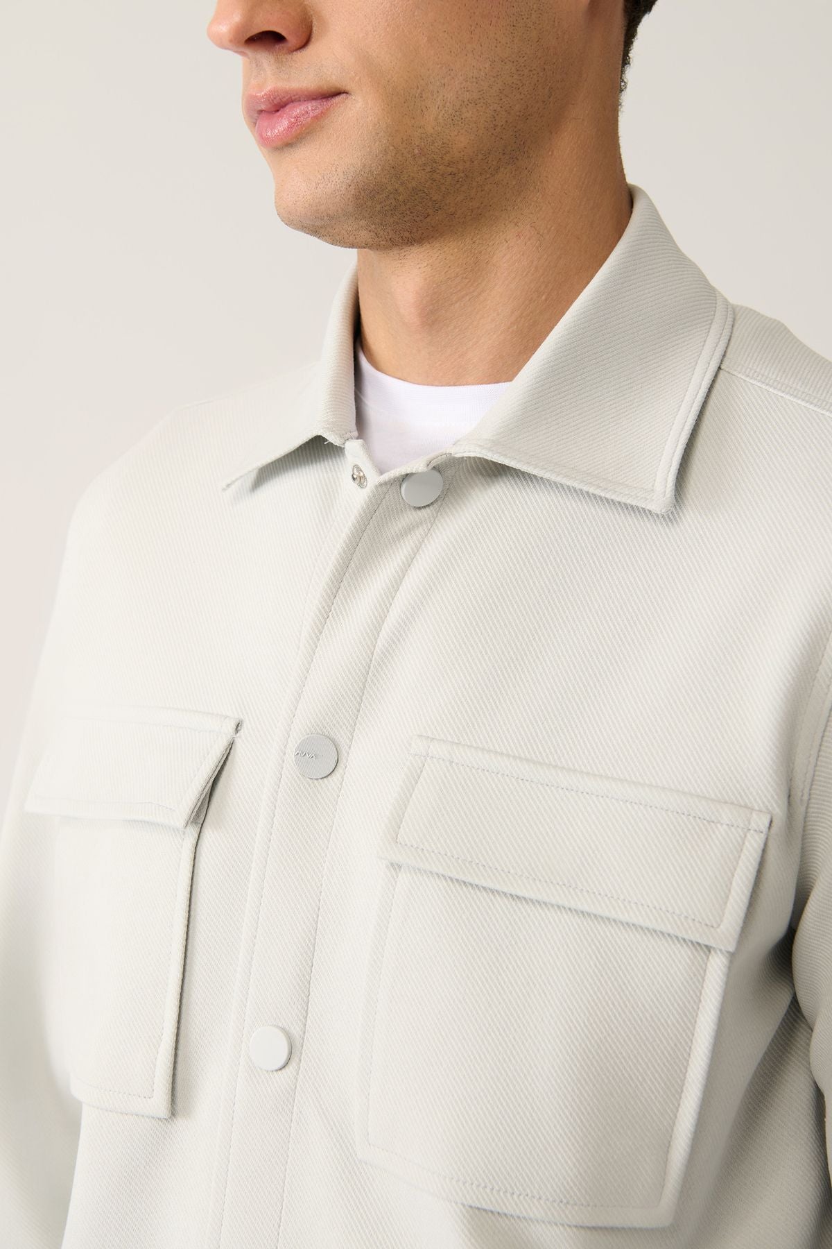 Men's light gray classic collar diagonel double pocket lid shirt A41y2048