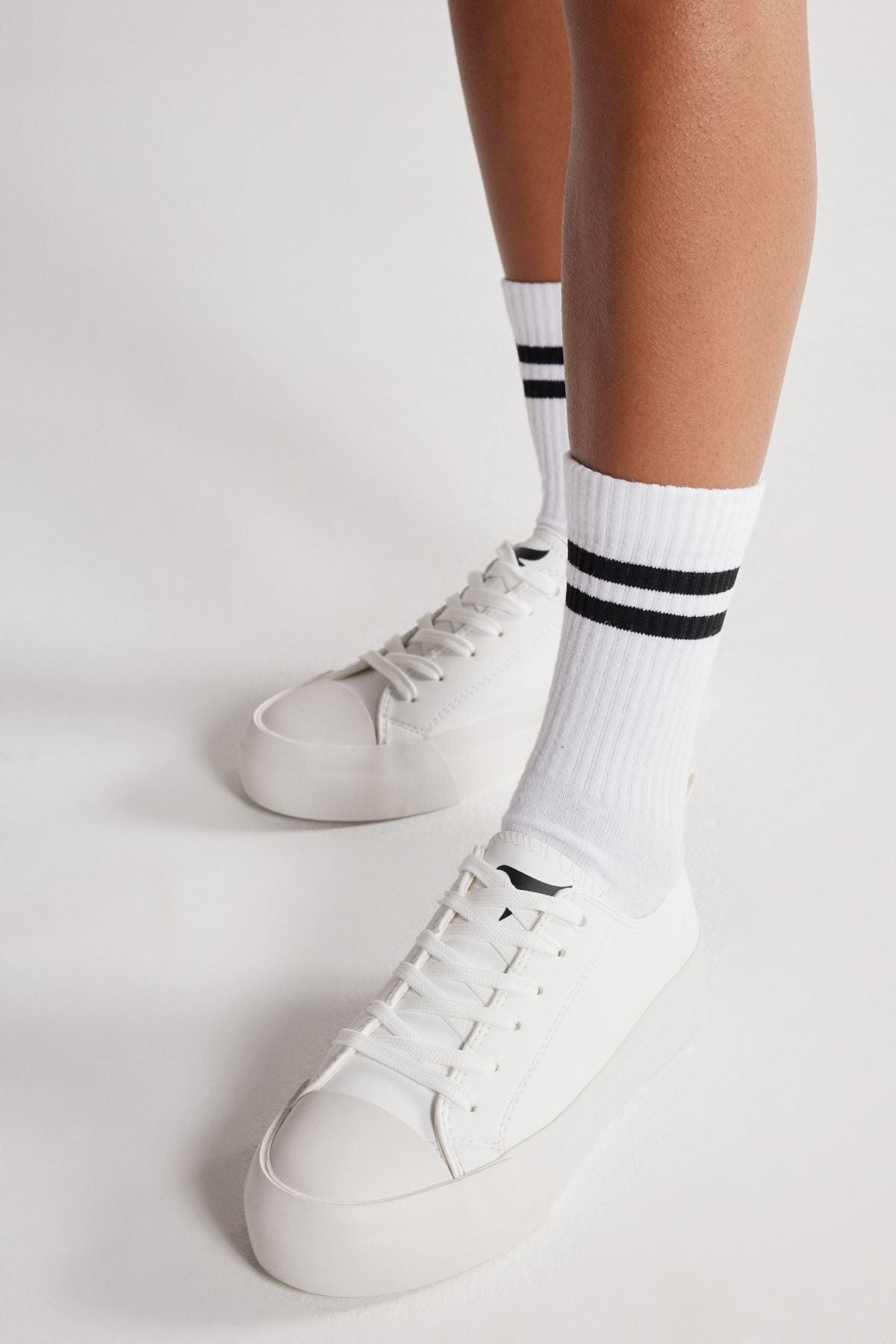Flexible Flexible Base Pattern Free Sneaker Shoes with Men's White Lace