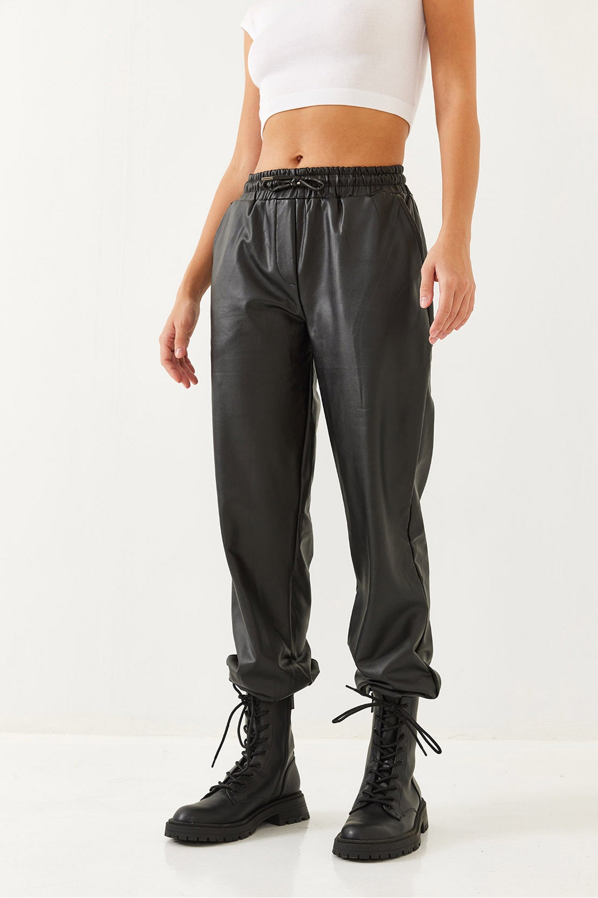 Women's Waist and Leg Elastic Leather Trousers 40201018