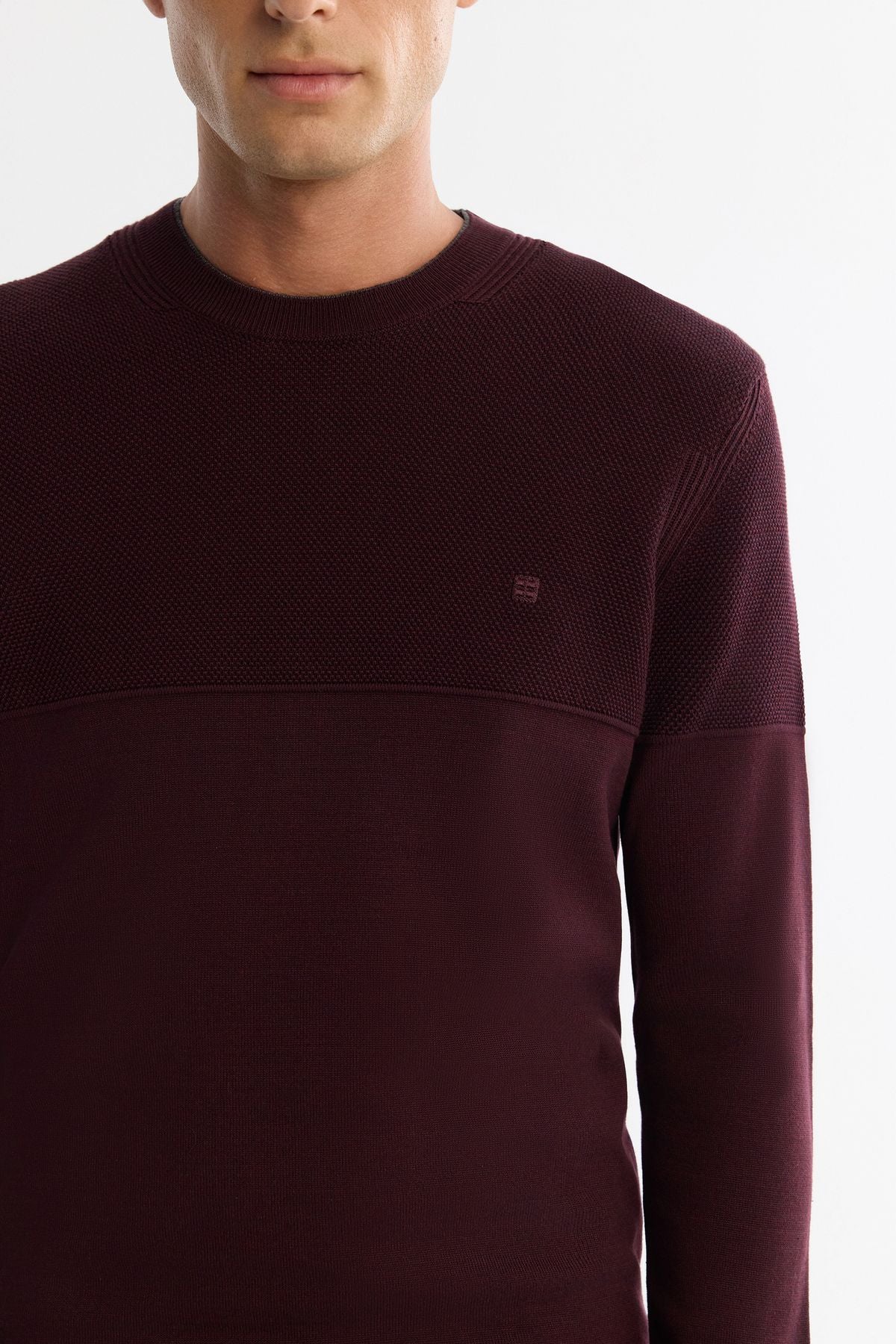 Men's burgundy bike collar dual collar detailed textured cotton knitwear sweater A42y5190