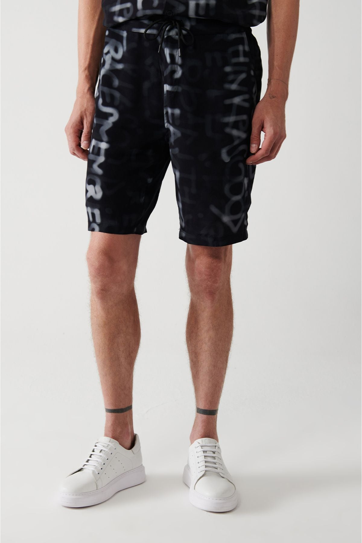 Men's black 100 %viscose side pocket with waist laced shorts A31y3715