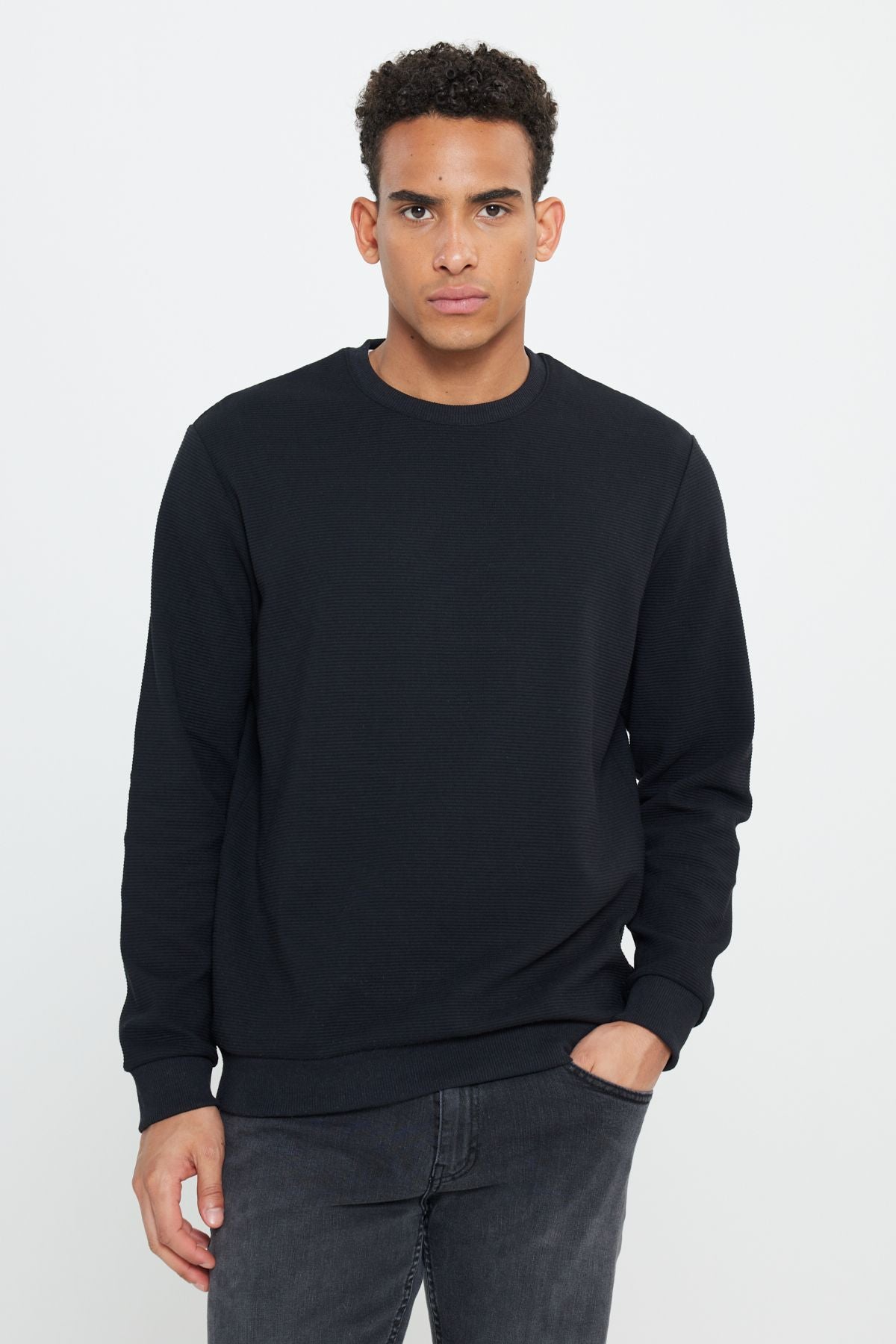 Men's black 2 -needed texture that keeps the standard fit normal cut bike collar sweatshirt