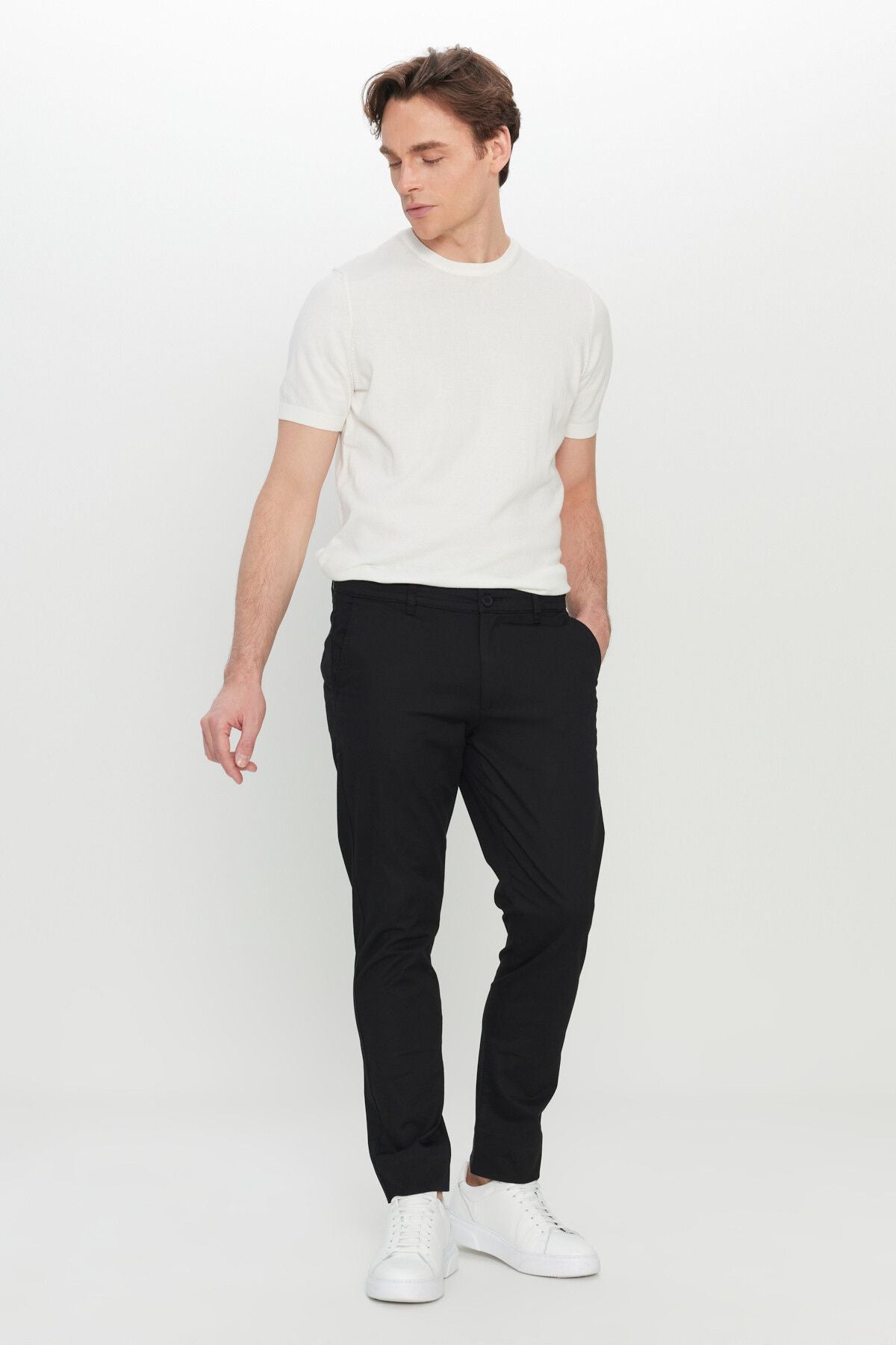 Men's black cotton slim fit narrow cut side pocket flexible casual pants