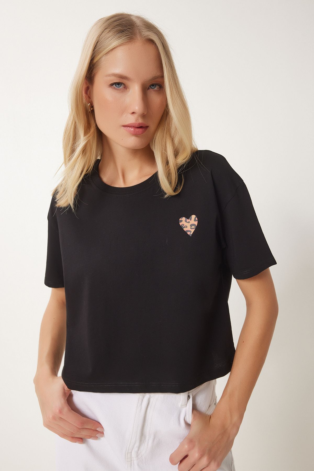 Female Black Heart Printed Cotton Short Knitting T-Shirt AN00224