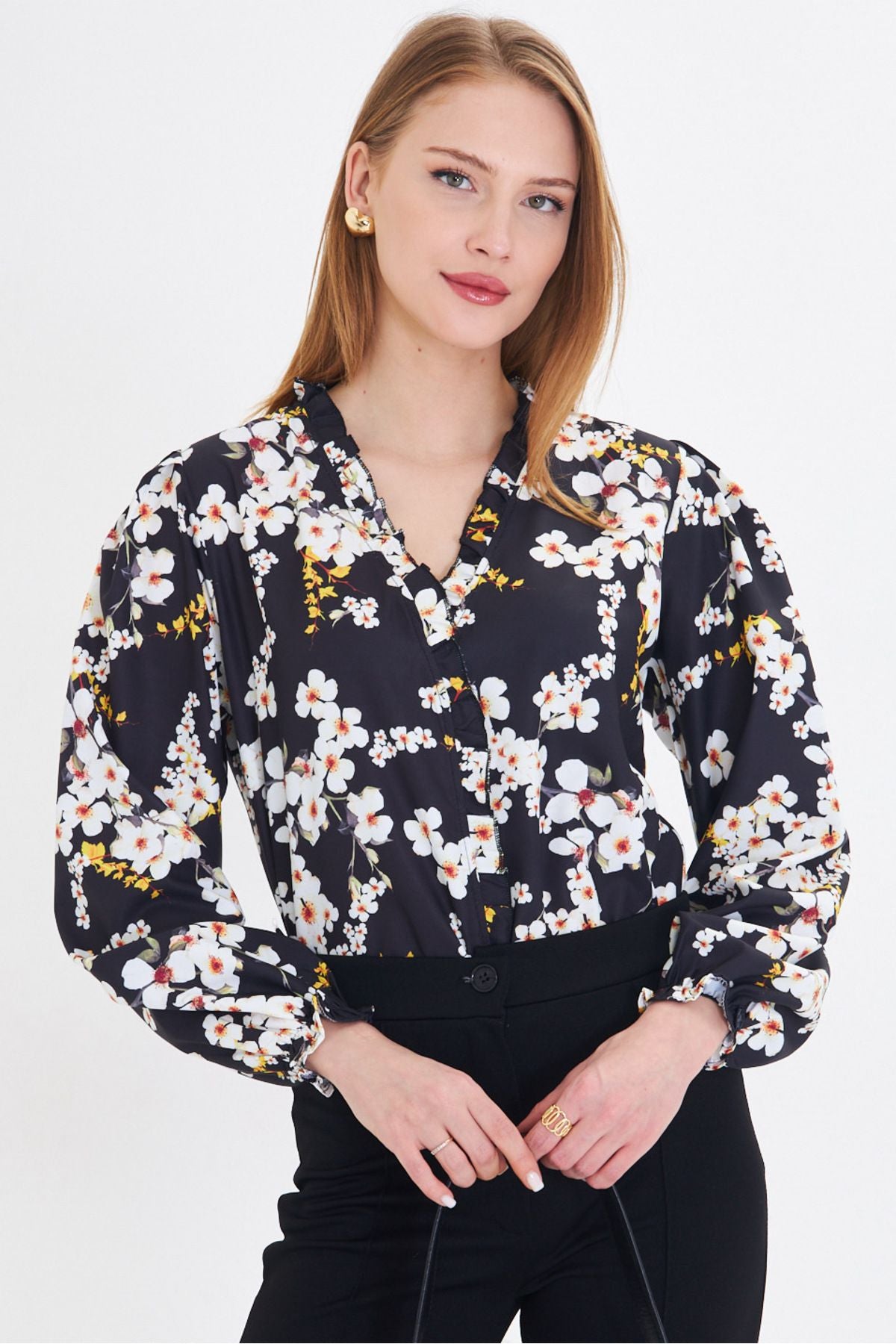 Female black collar and frilly arms with a tire long sleeve blouse ARM-25Y001015