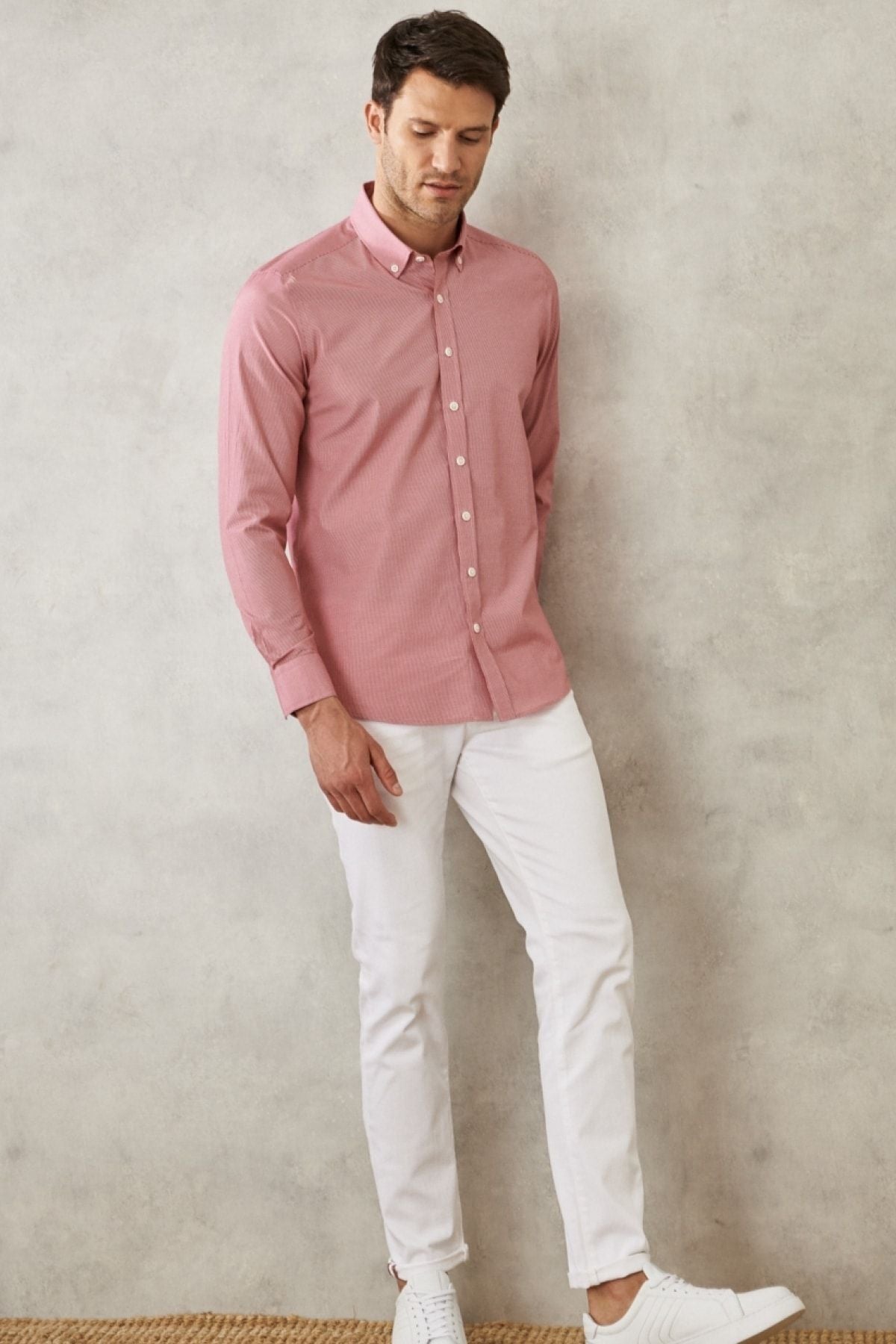 Men's red slim fit narrow cut Oxford buttoned collar pududo cotton shirt