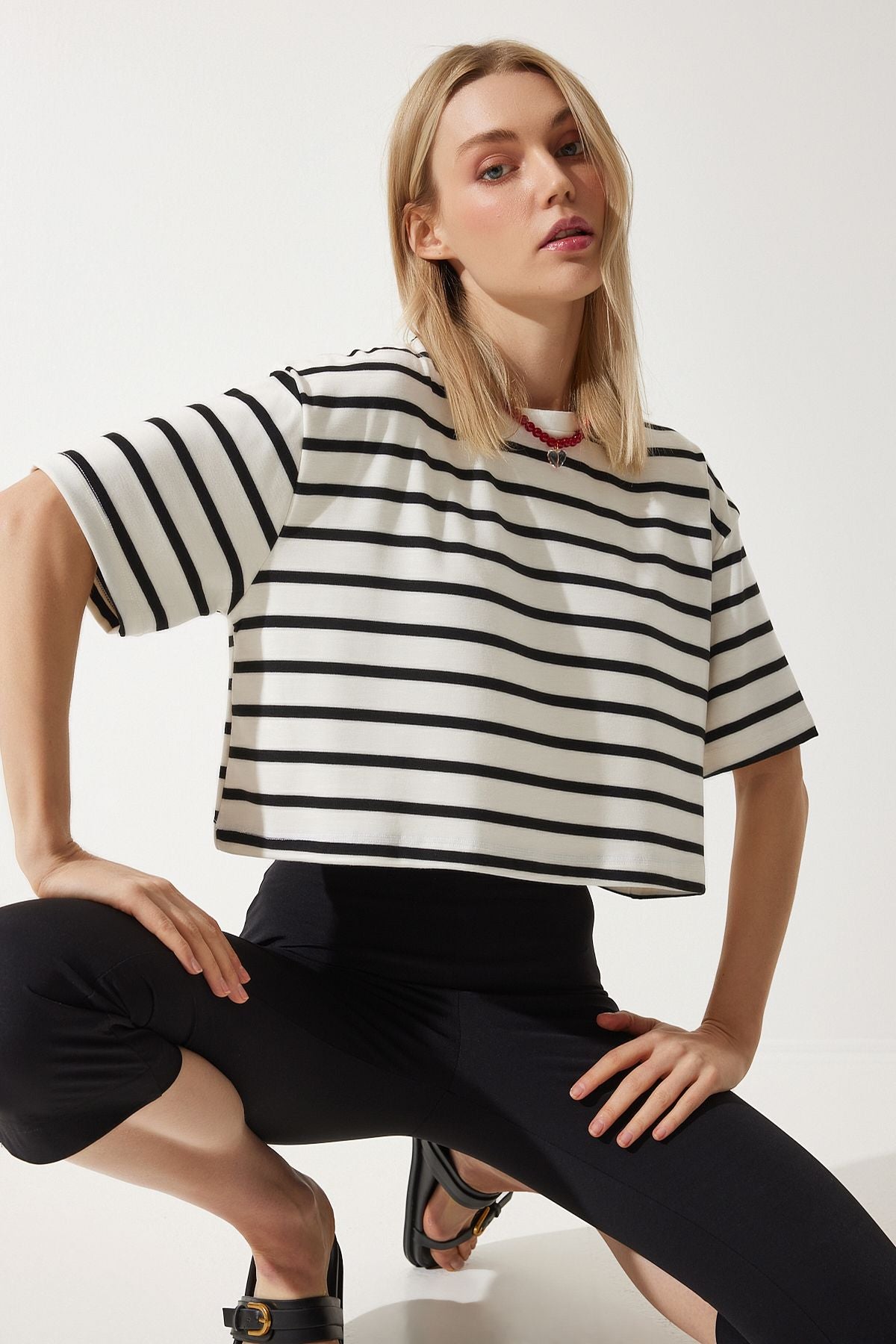 Woman White Black Striped Oversize Crop knitting T-shirt BP00162