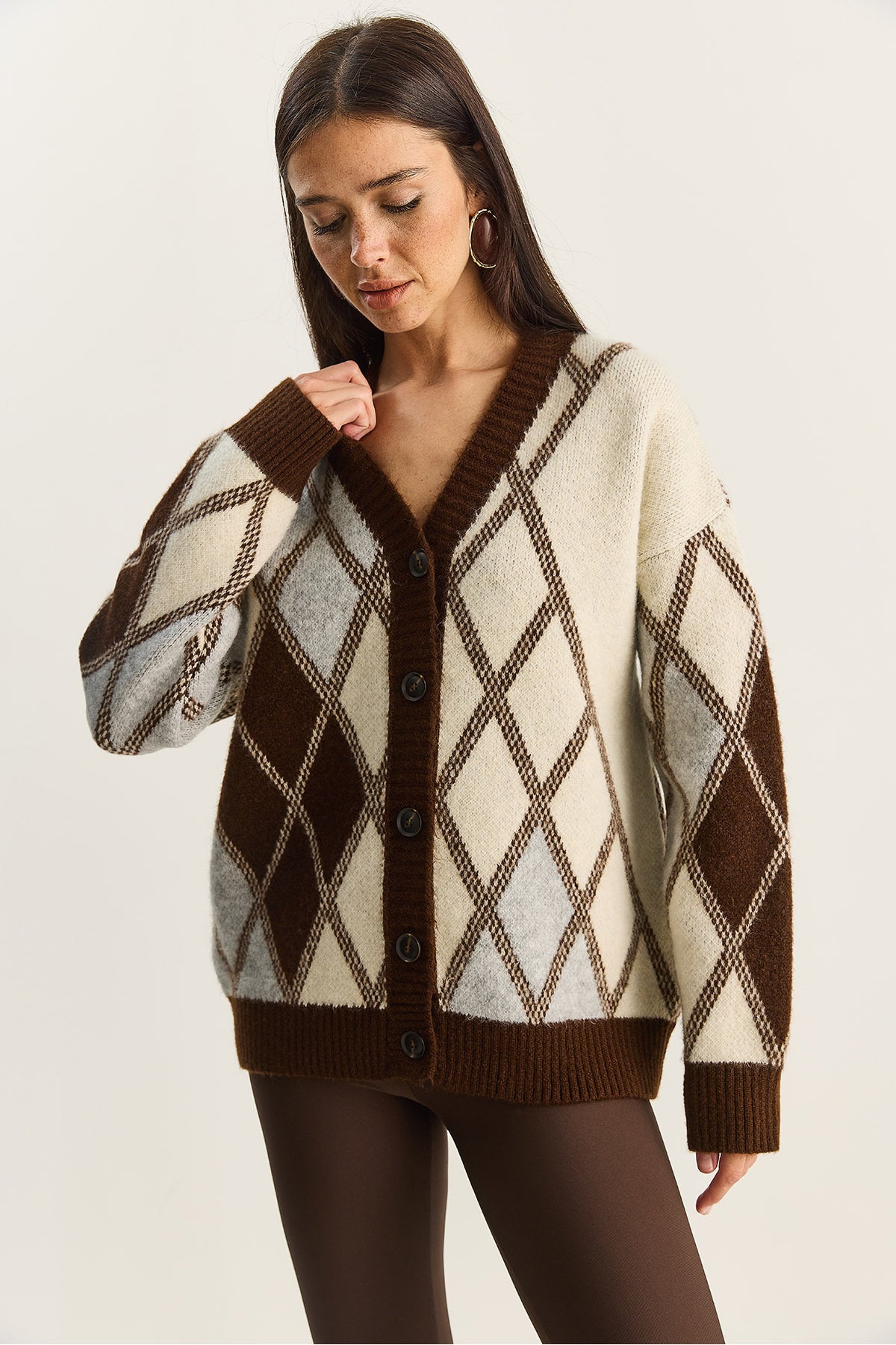 Women's V-Neck Buttoned Diamond Patterned Cardigan 20258052