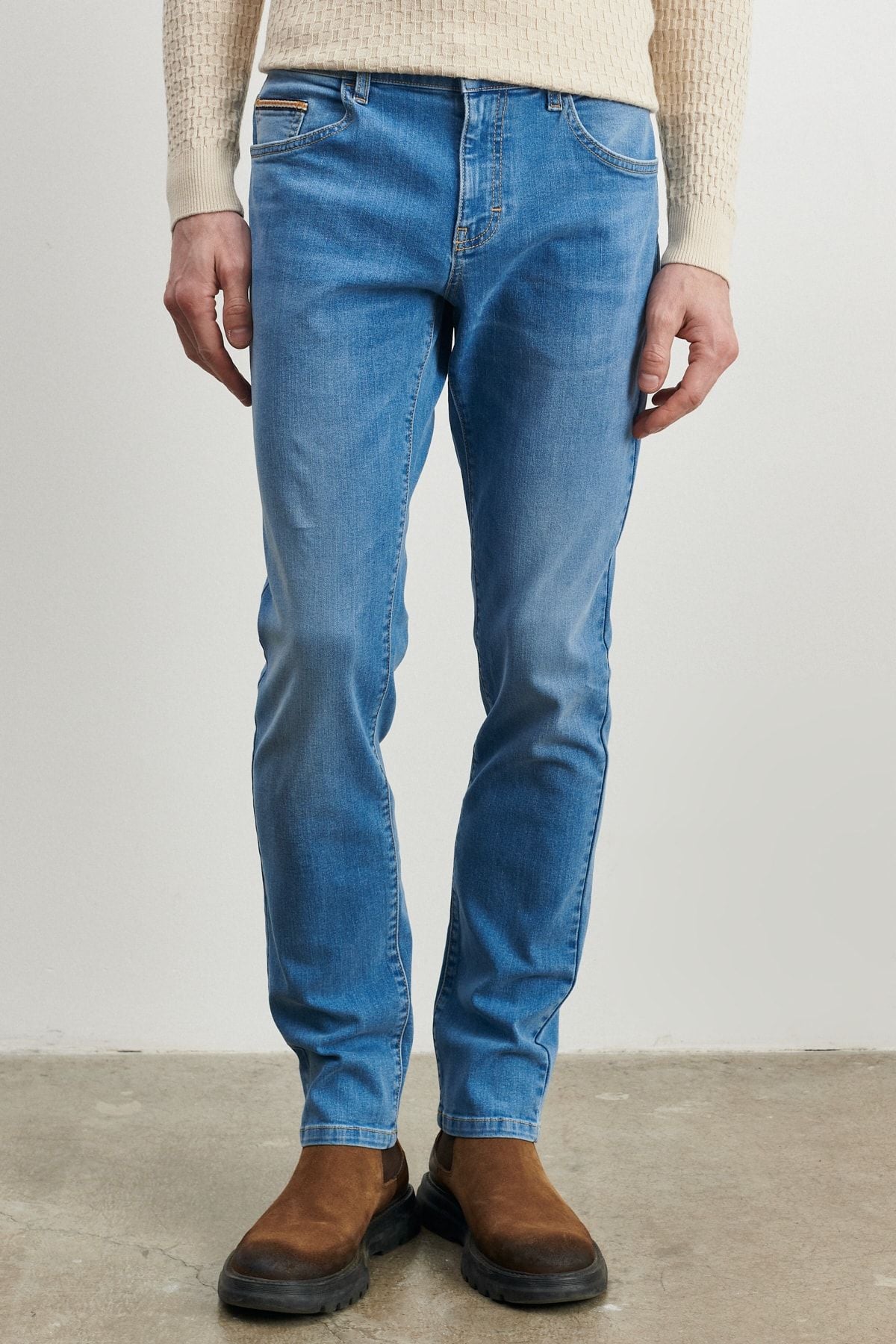 Normal waist narrow trotter slim fit narrow cut light blue flexible male pants 4a0123200014