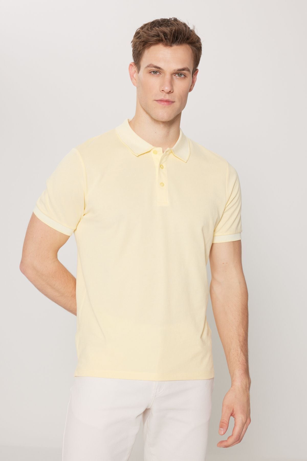 Men-drawn cotton fabric slim fit narrow cut yellow-white curled polo collar t-shirt