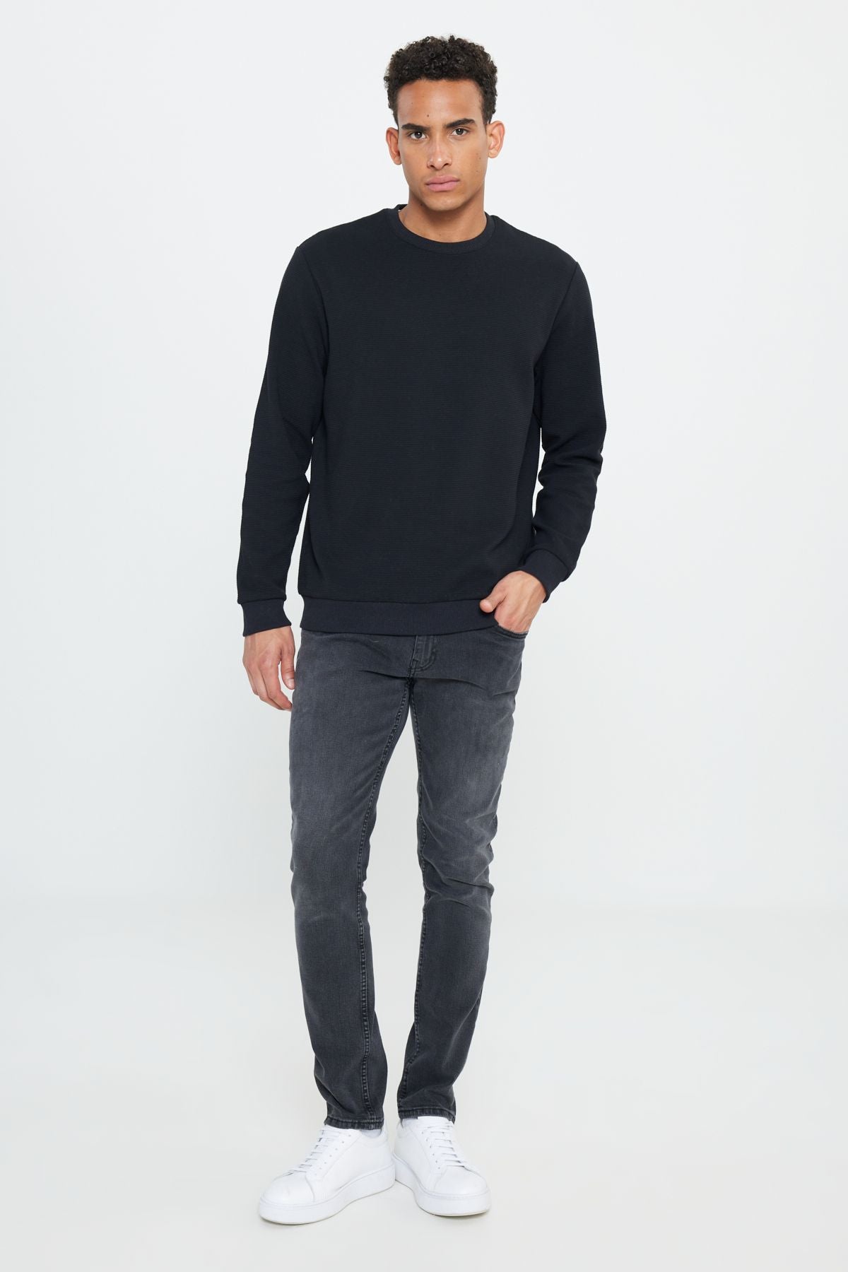Men's black 2 -needed texture that keeps the standard fit normal cut bike collar sweatshirt