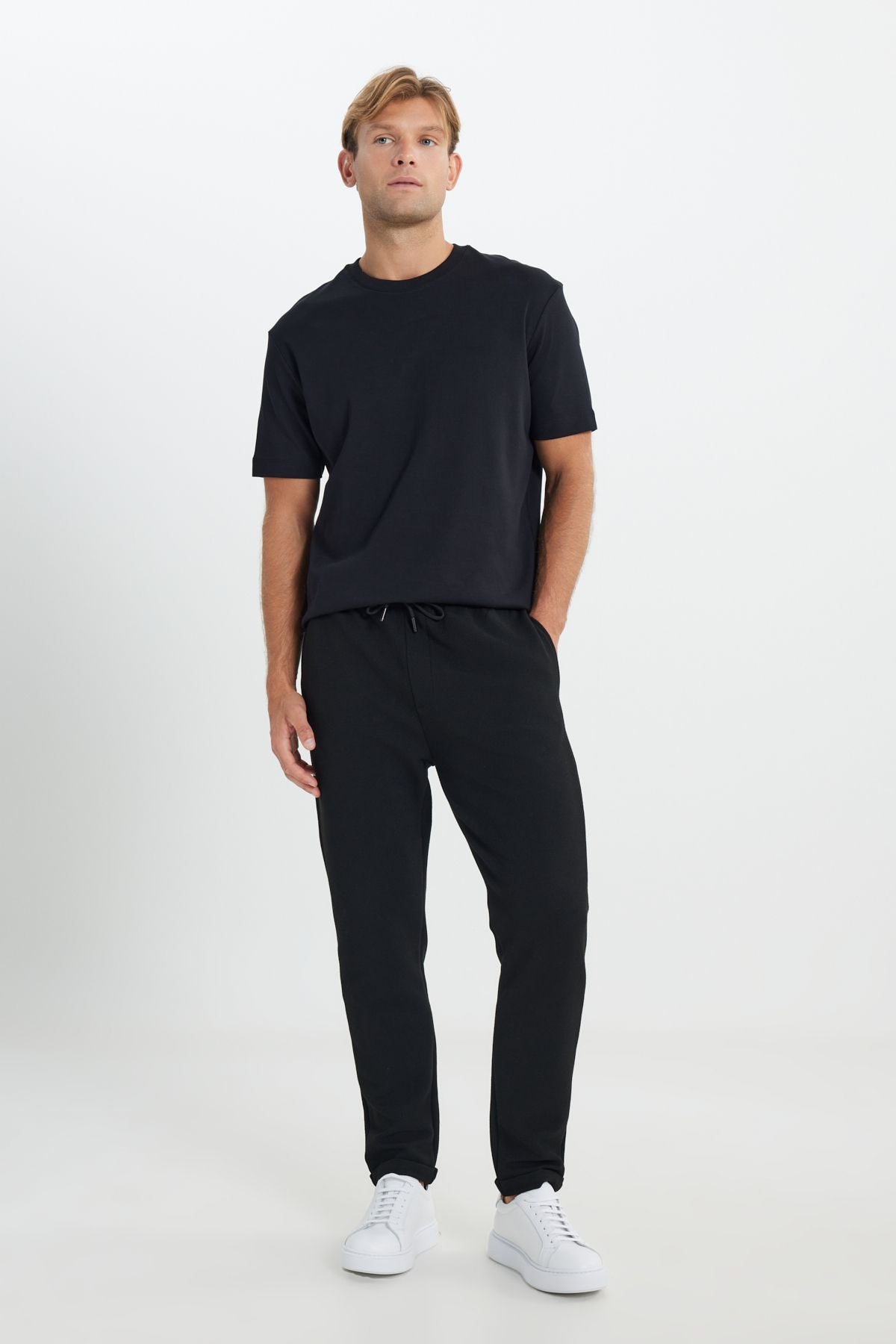 Men's Black Standard Fit Normal Cutting Pocket Flexible Knitting Pants