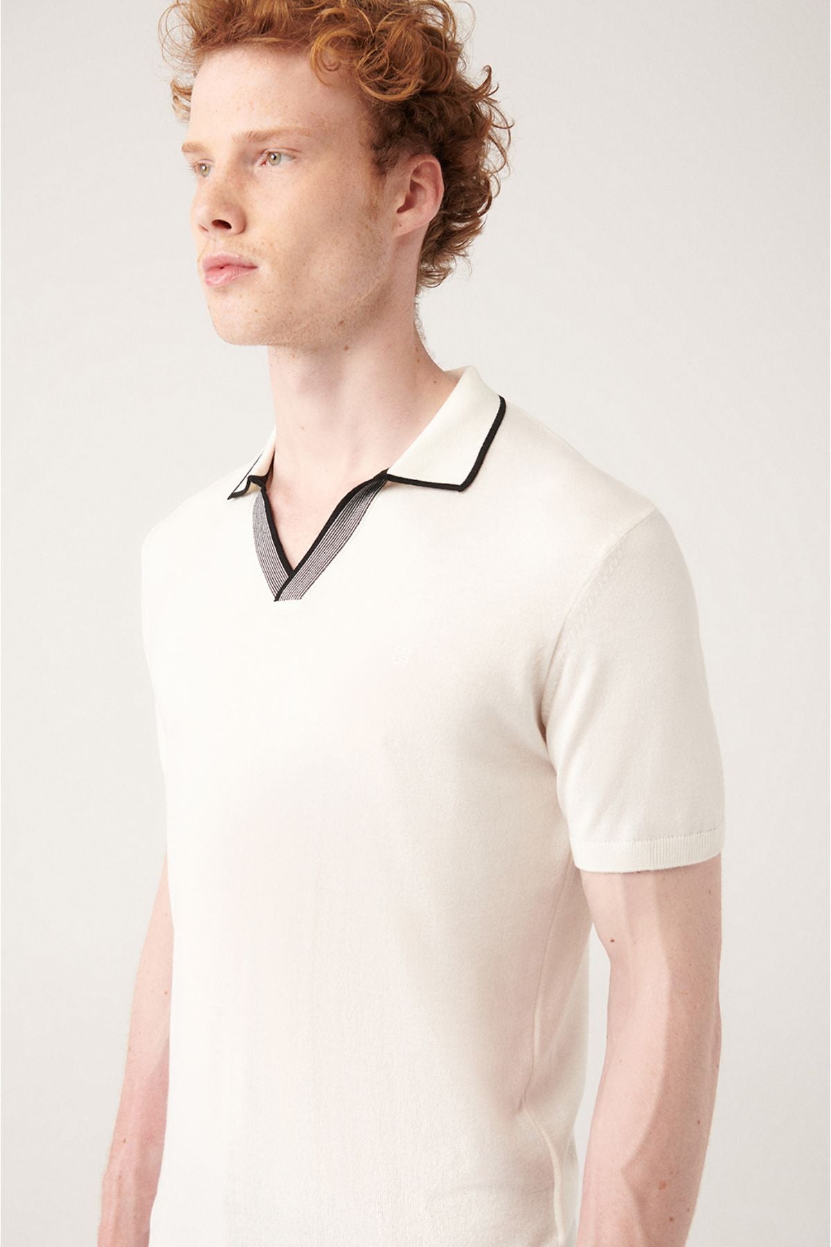 Men's white button-free patı line detailed riban knitwear T-shirt A31y5110