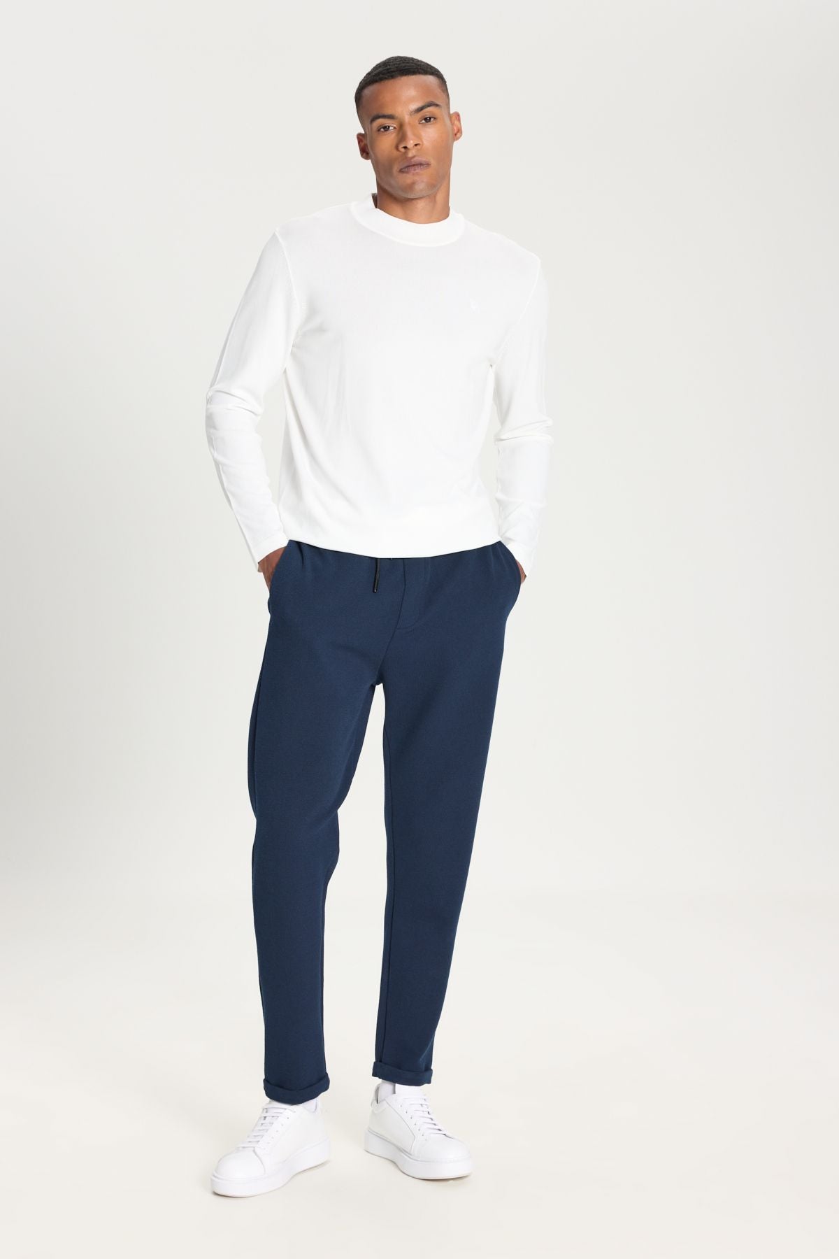 Men's Navy Blue Standard Fit Normal Cutting Pocket Flexible Knitting Pants