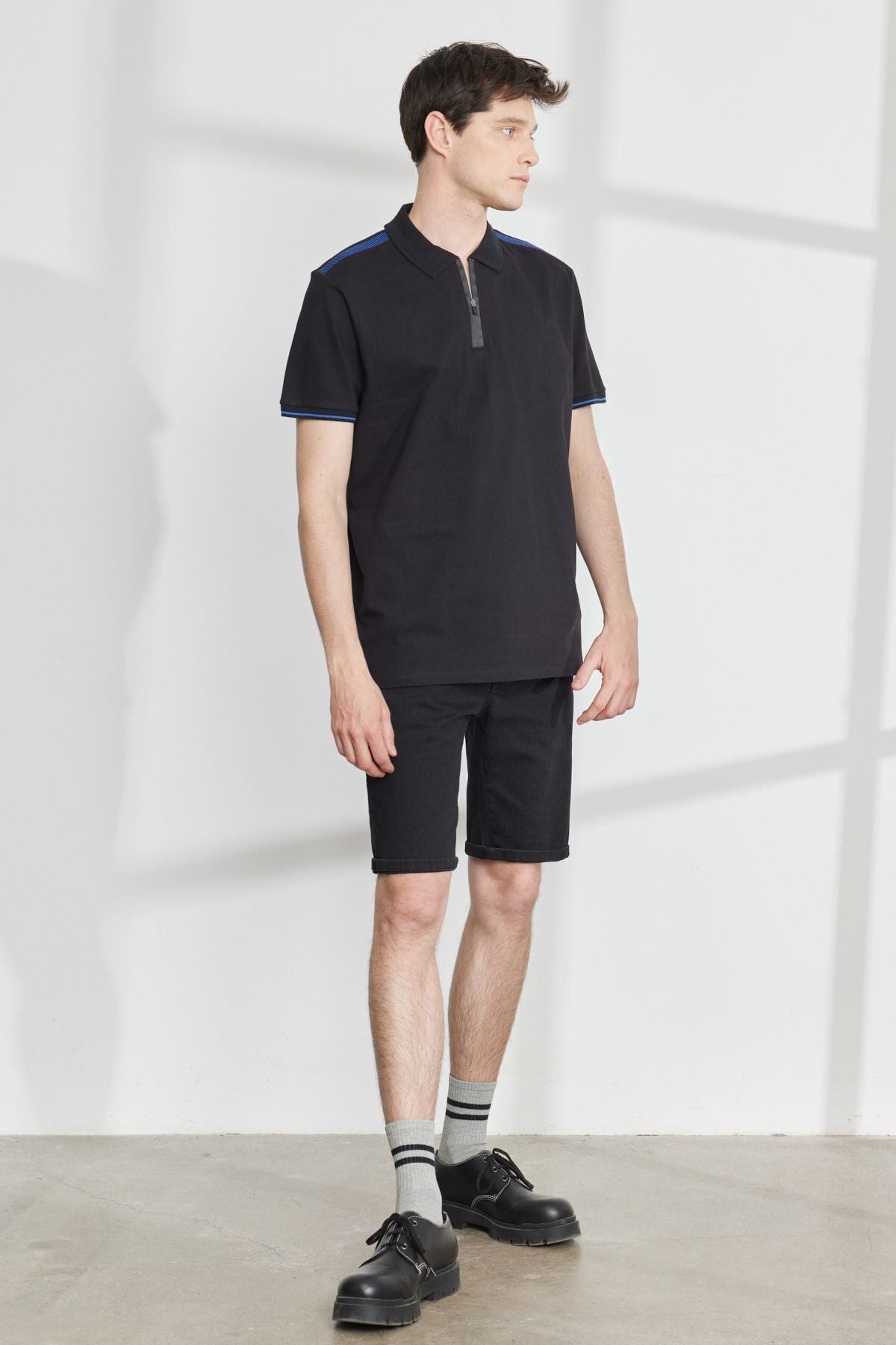 Men's black slim fit narrow cut polo collar cotton short sleeve t -shirt