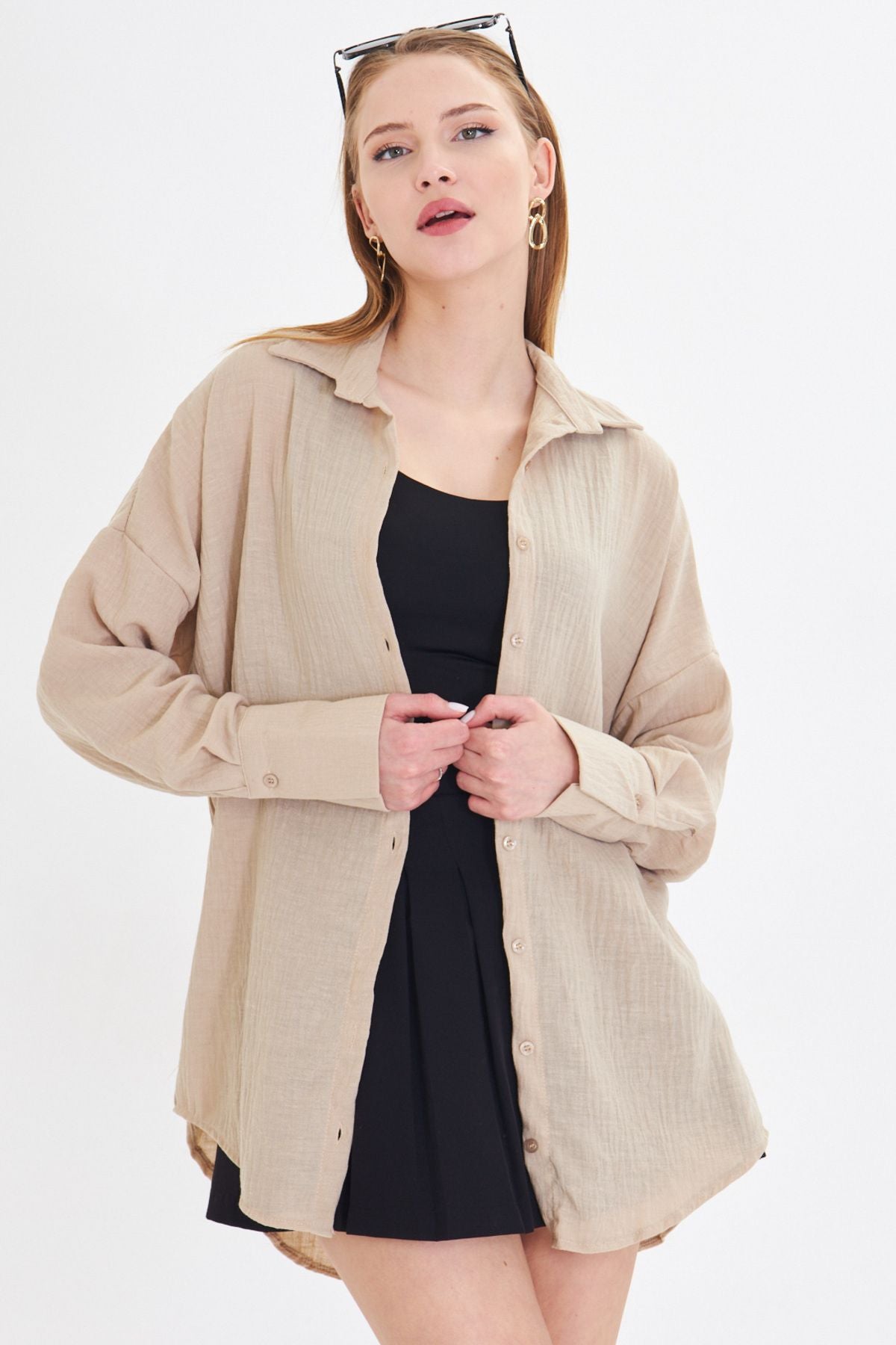 Woman Light Beige Oversize Fined Linen-looking large cuff shirt ARM-24K001001